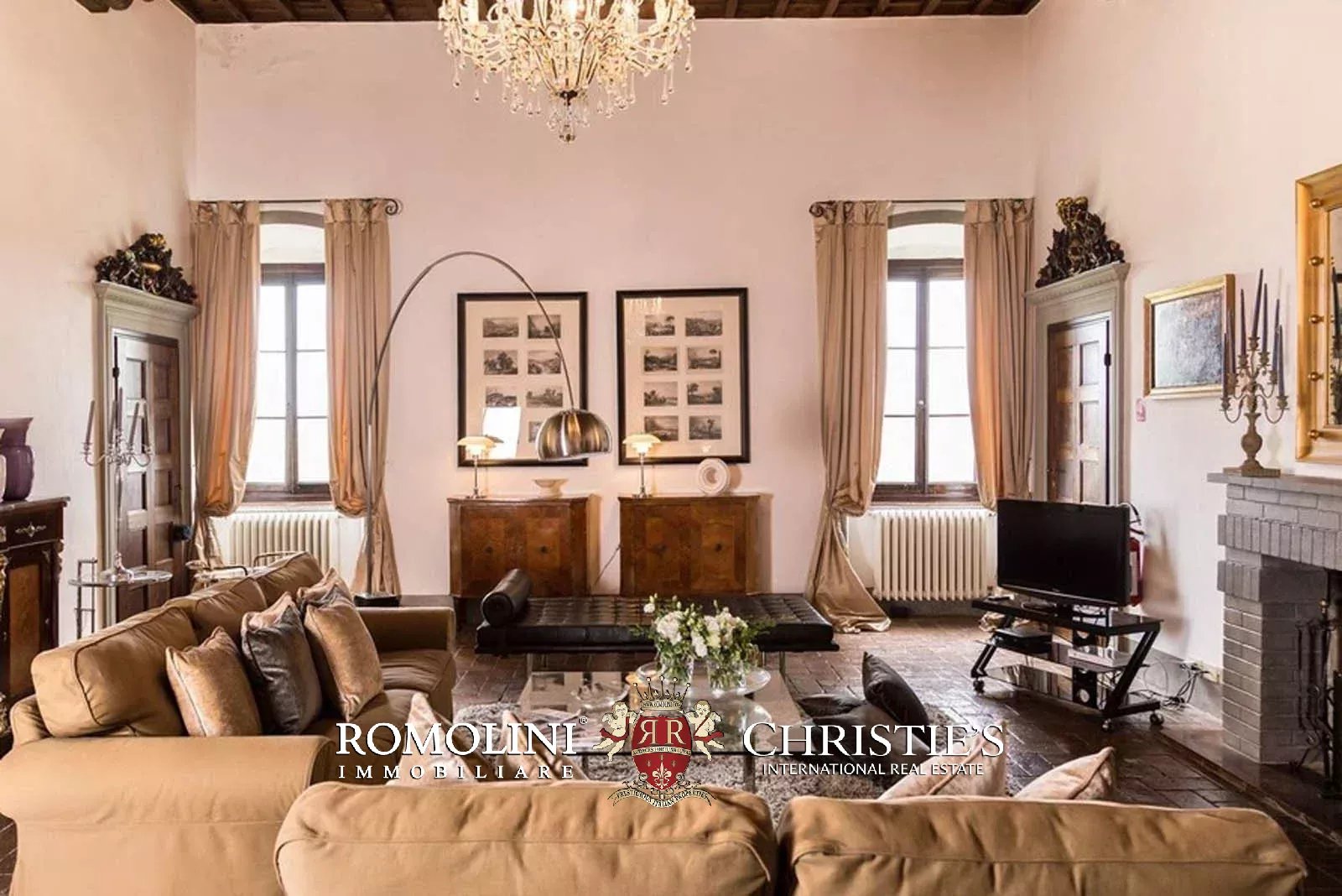 LUXURY HISTORICAL VILLA FOR SALE IN RADDA IN CHIANTI, TUSCANY