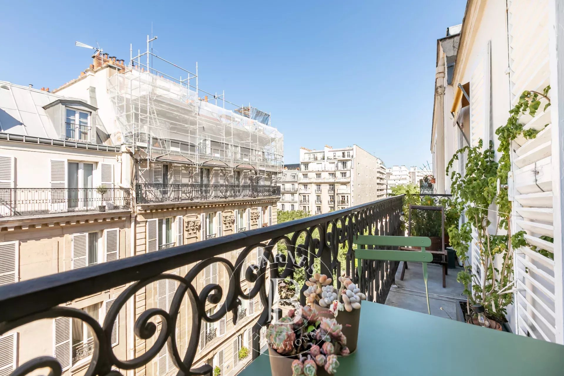 Paris 17 - Marché Lebon - 4-bedroom duplex - upper floor with full-length balcony - picture 14