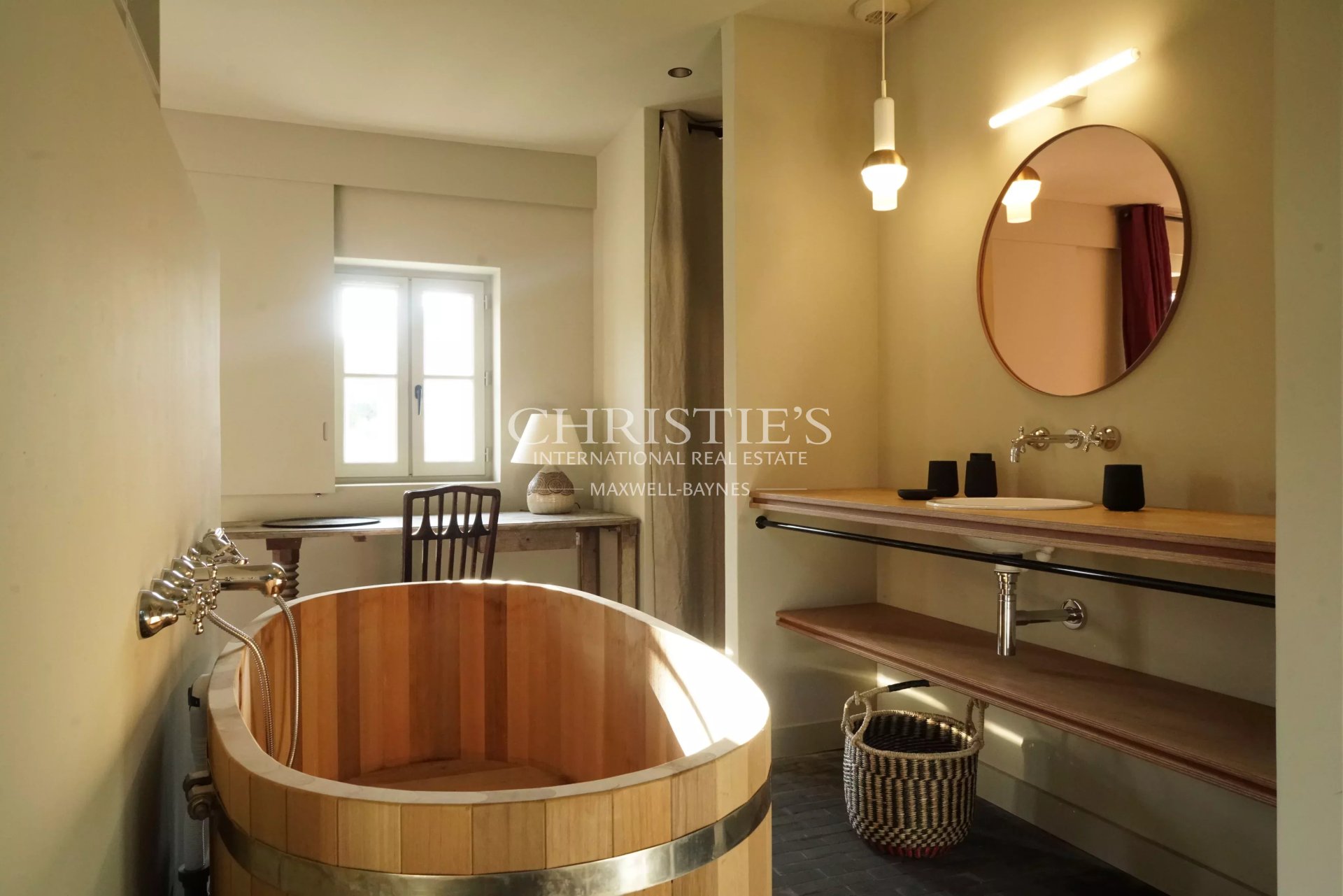 6 Bedroom Villa/Townhouse's Image 16