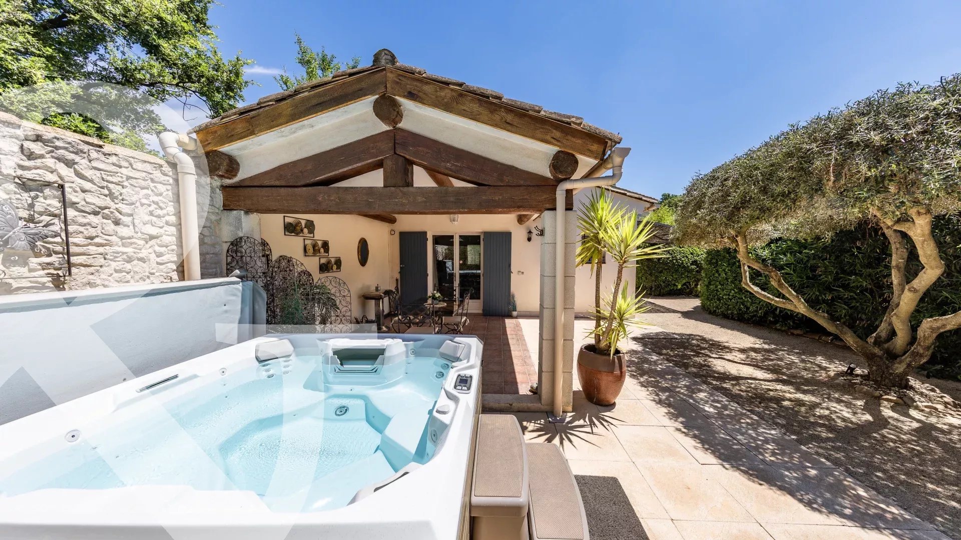 PROPRIETE AVEC 3 GITES