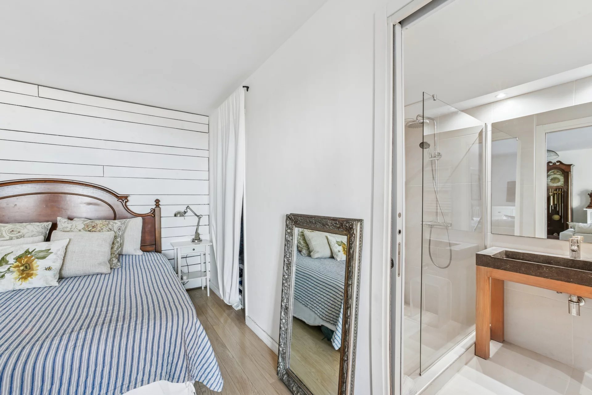 Apartment with 28 m² terrace, panoramic sea view and parking