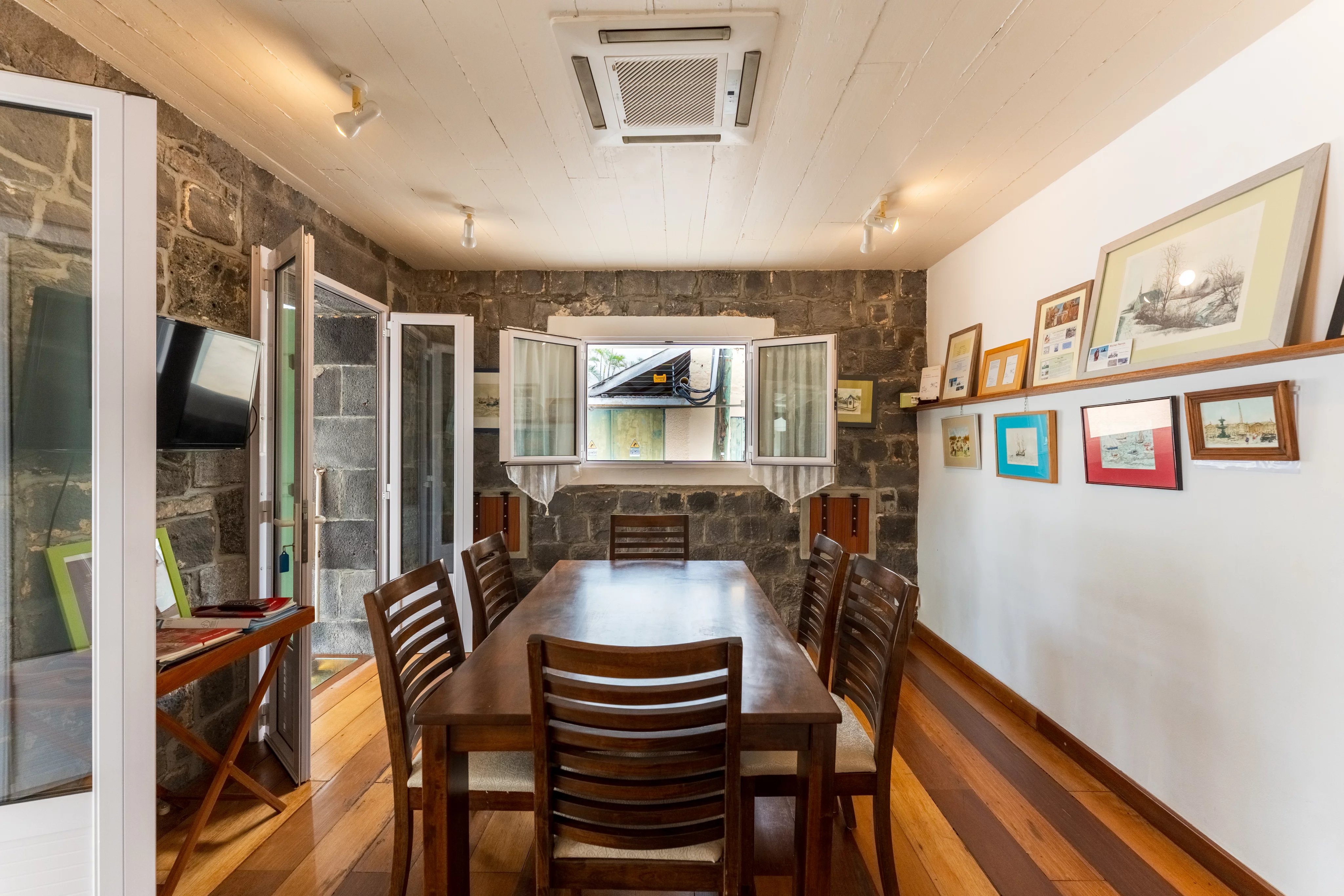 Ev Port Louis - picture 11