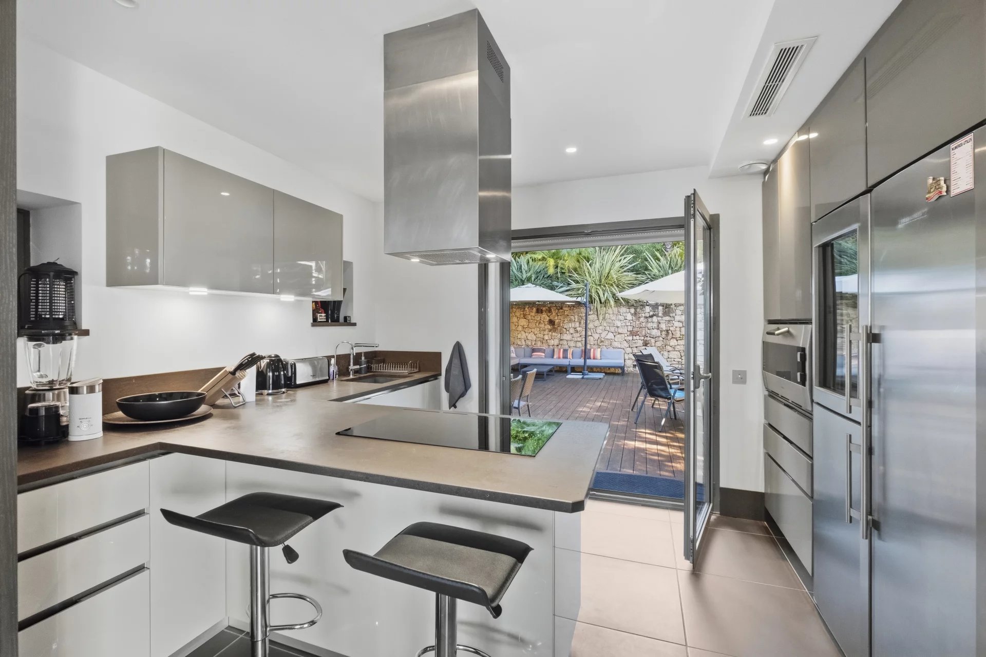 Modern 5-bedroom villa with open views and pool