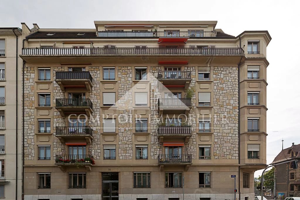 A louer, appartement de 4 pièces au 4ème étage