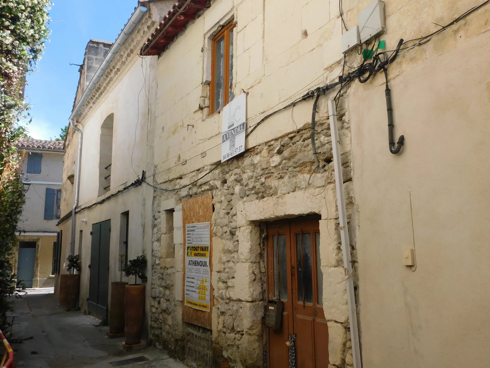 Townhouse to renovate in Roquette (Exclusive)