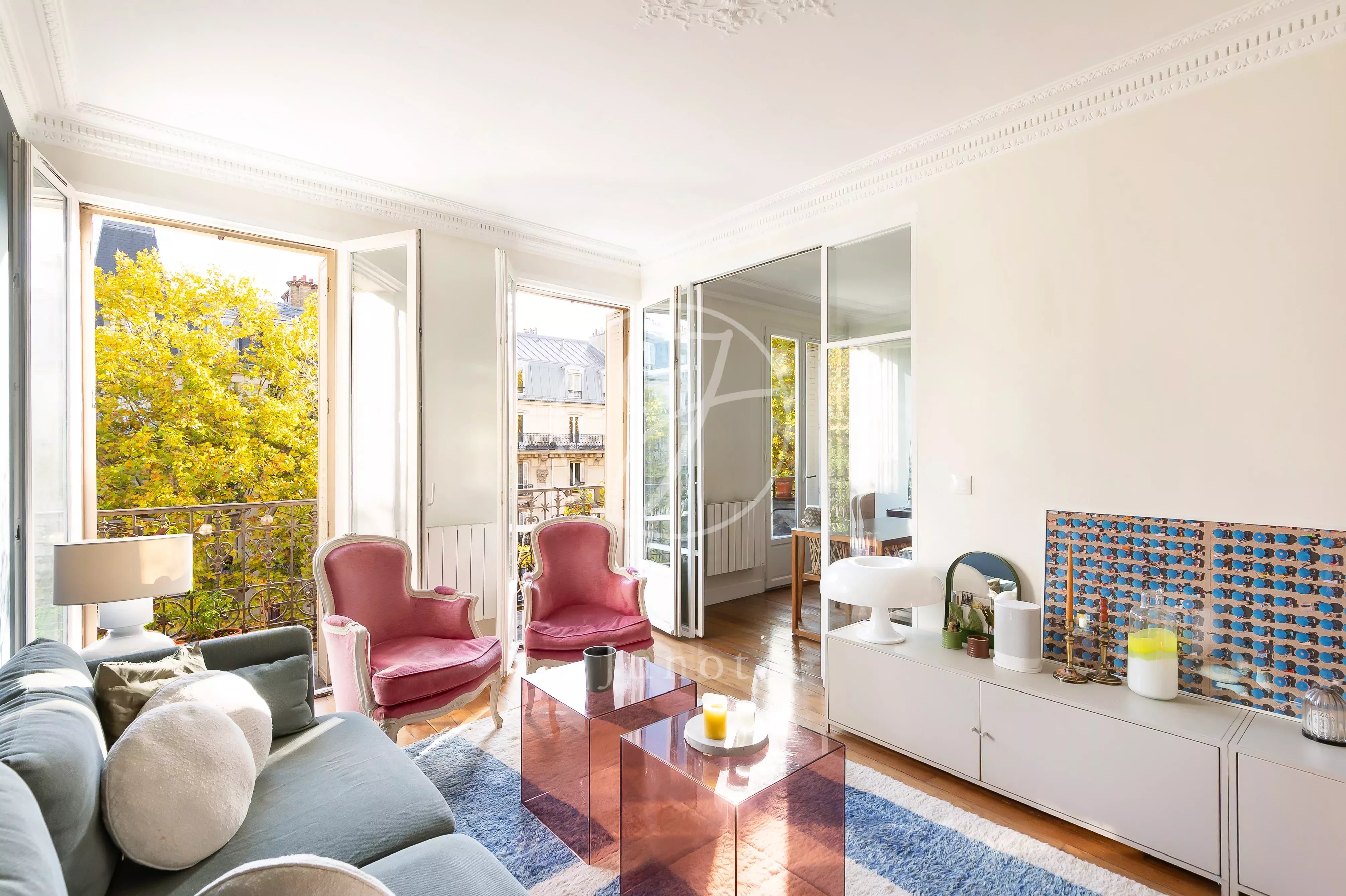 Paris 18e - SIMART/MARCADET - Appartement à vendre - 2 pièces - 46,04m² Carrez - 1 chambre - Lumineux.