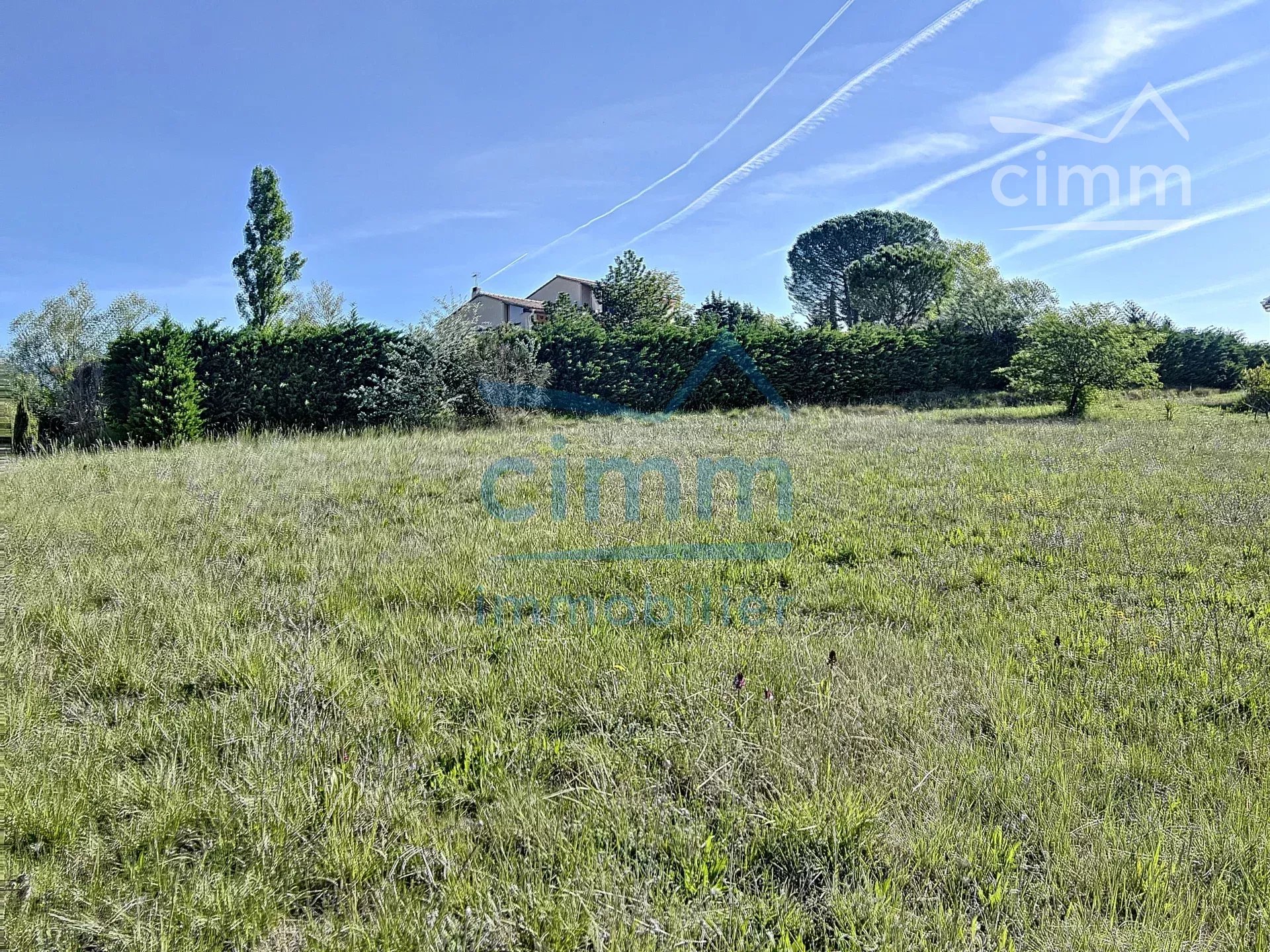Terrain avec vue dégagée et viabilisé