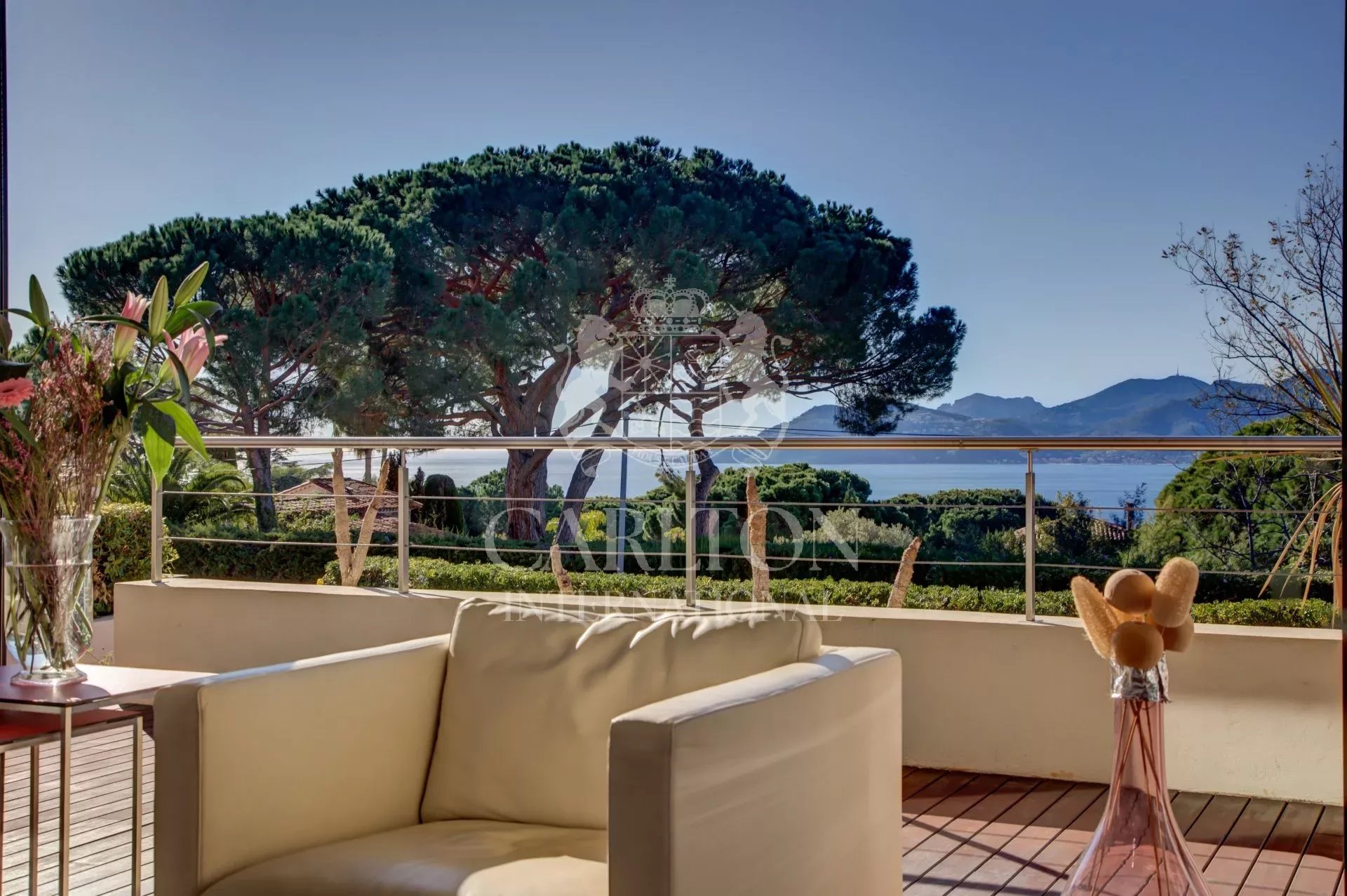 Croix des Gardes: Moradia moderna com vista para o mar