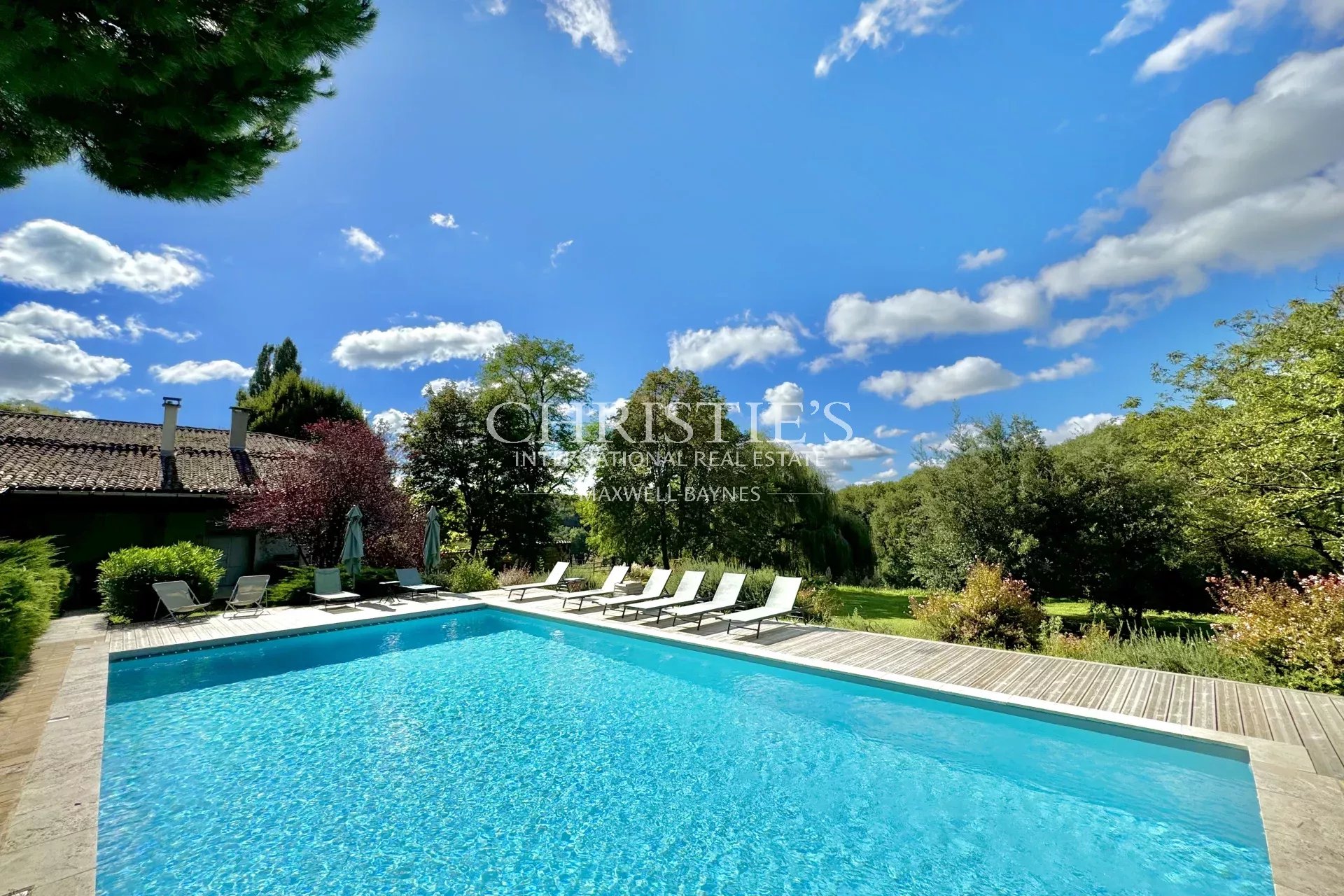 6 Bedroom Villa/Townhouse's Image 38
