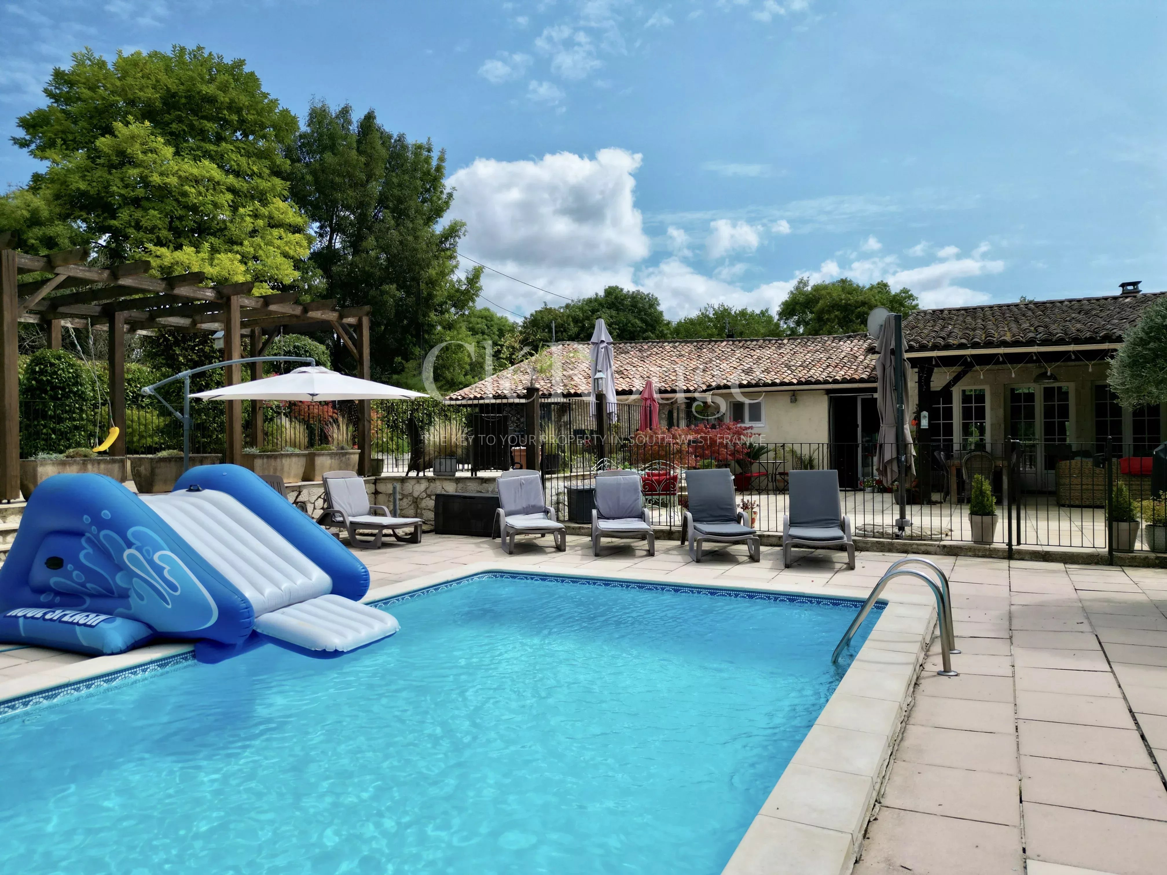 Proche de Duras - Maison en pierre au charme intemporel avec piscine chauffée