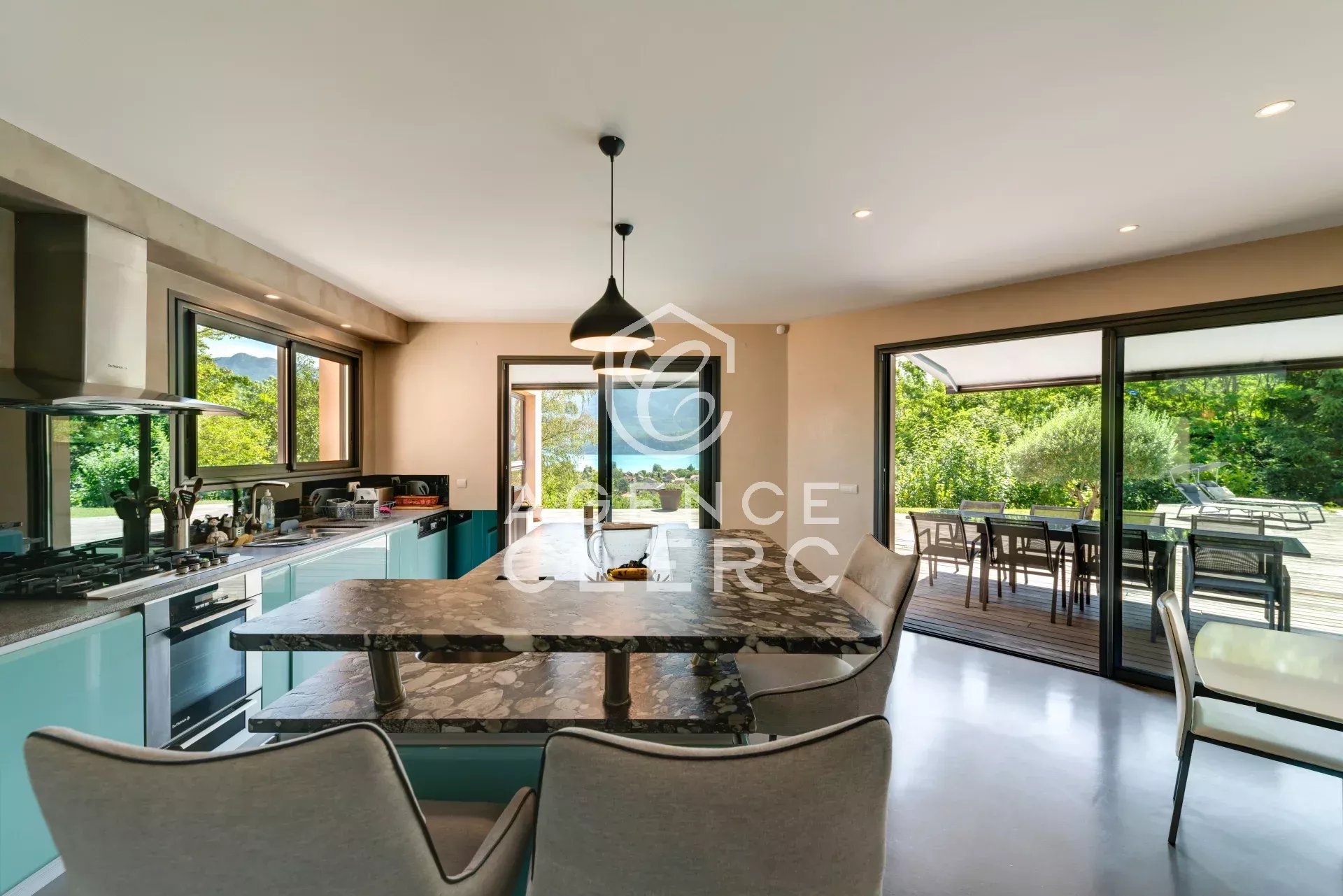 6 Bedroom Villa/Townhouse's Image 14