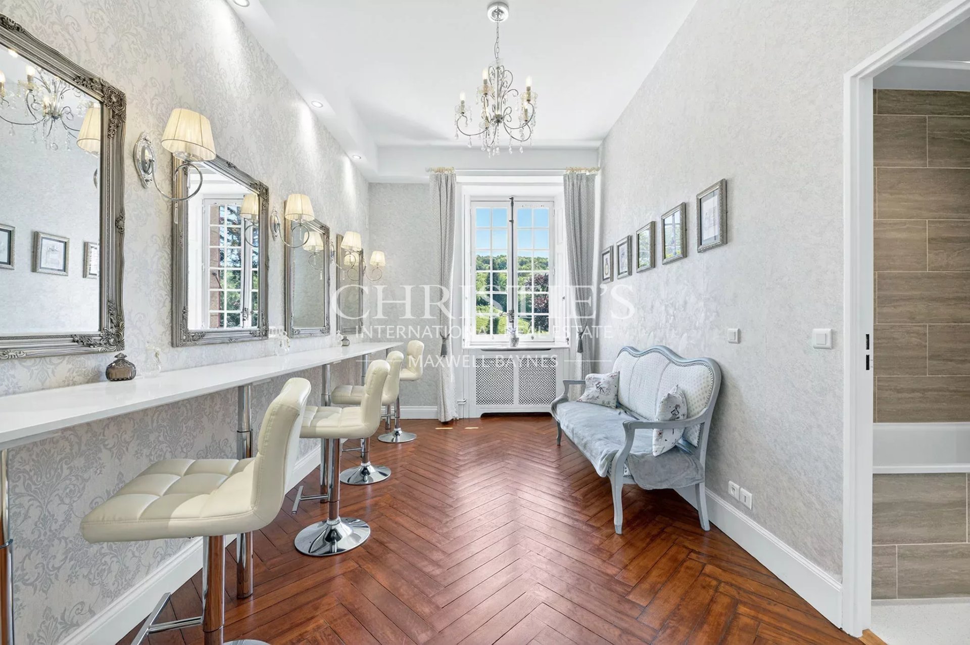 38 Bedroom Chateau's Image 72