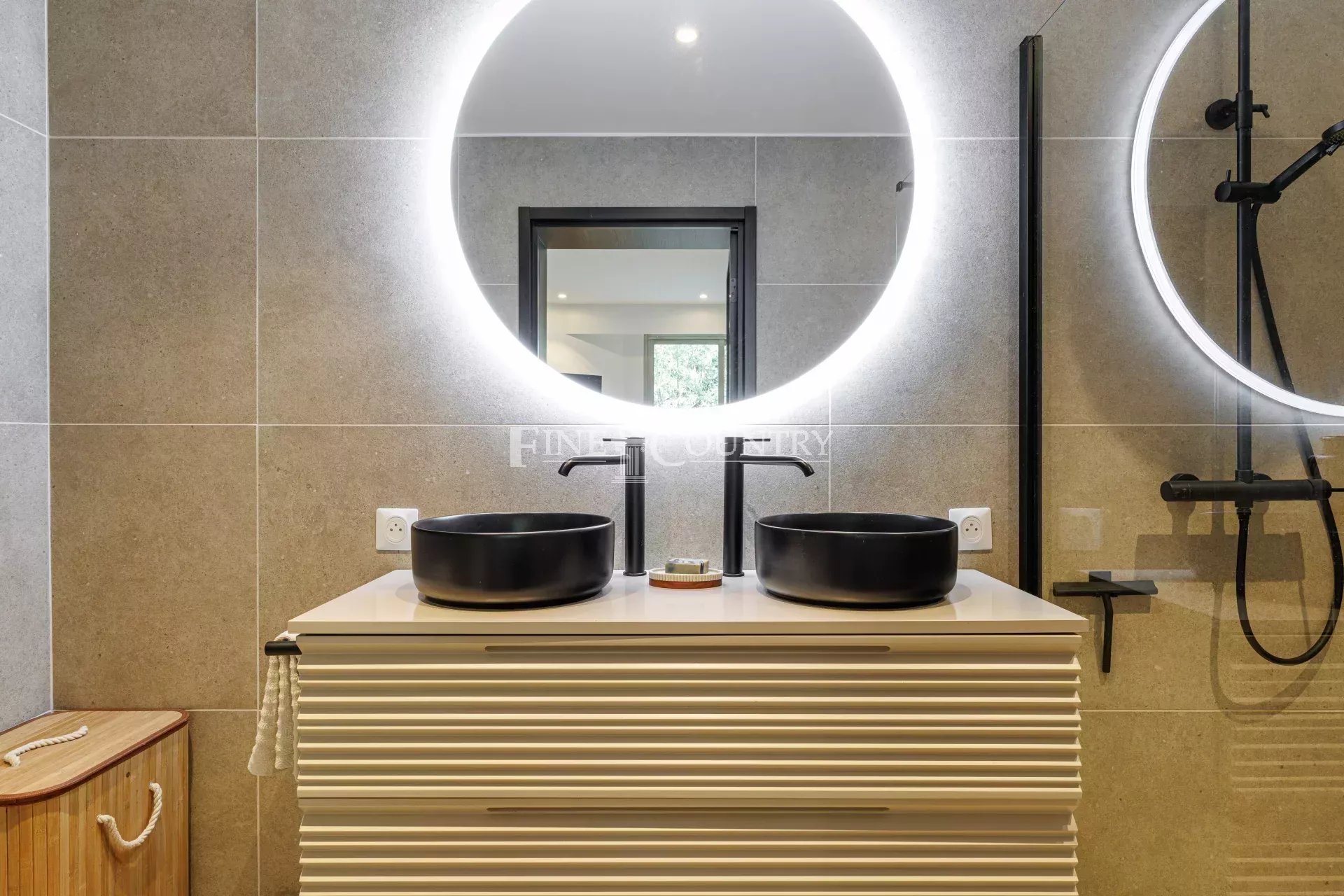 Photo of For Sale – 2-Bedroom Apartment – Cannes Montrose