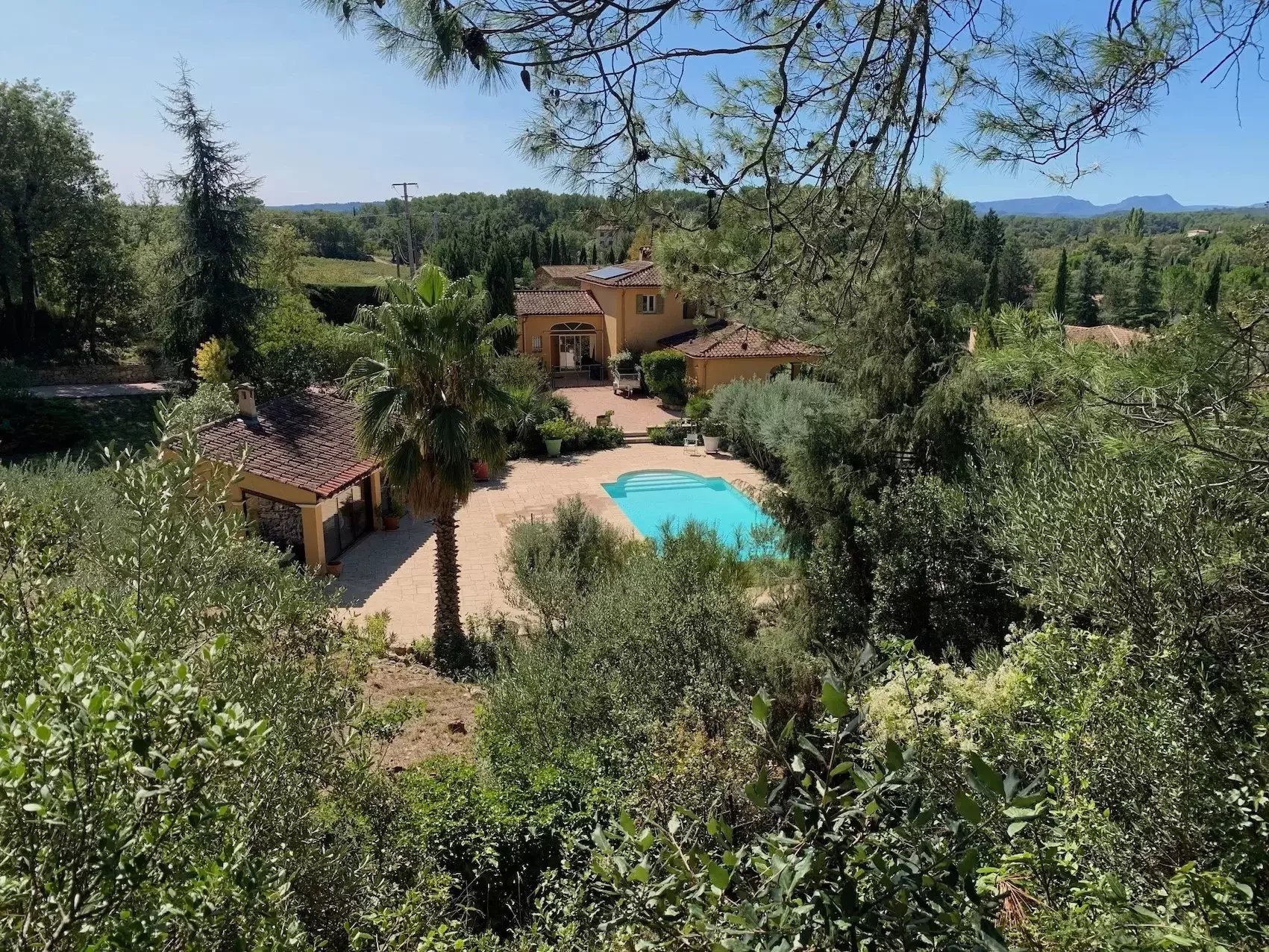 COTIGNAC TRES BELLE VILLA AVEC OLIVERAIE