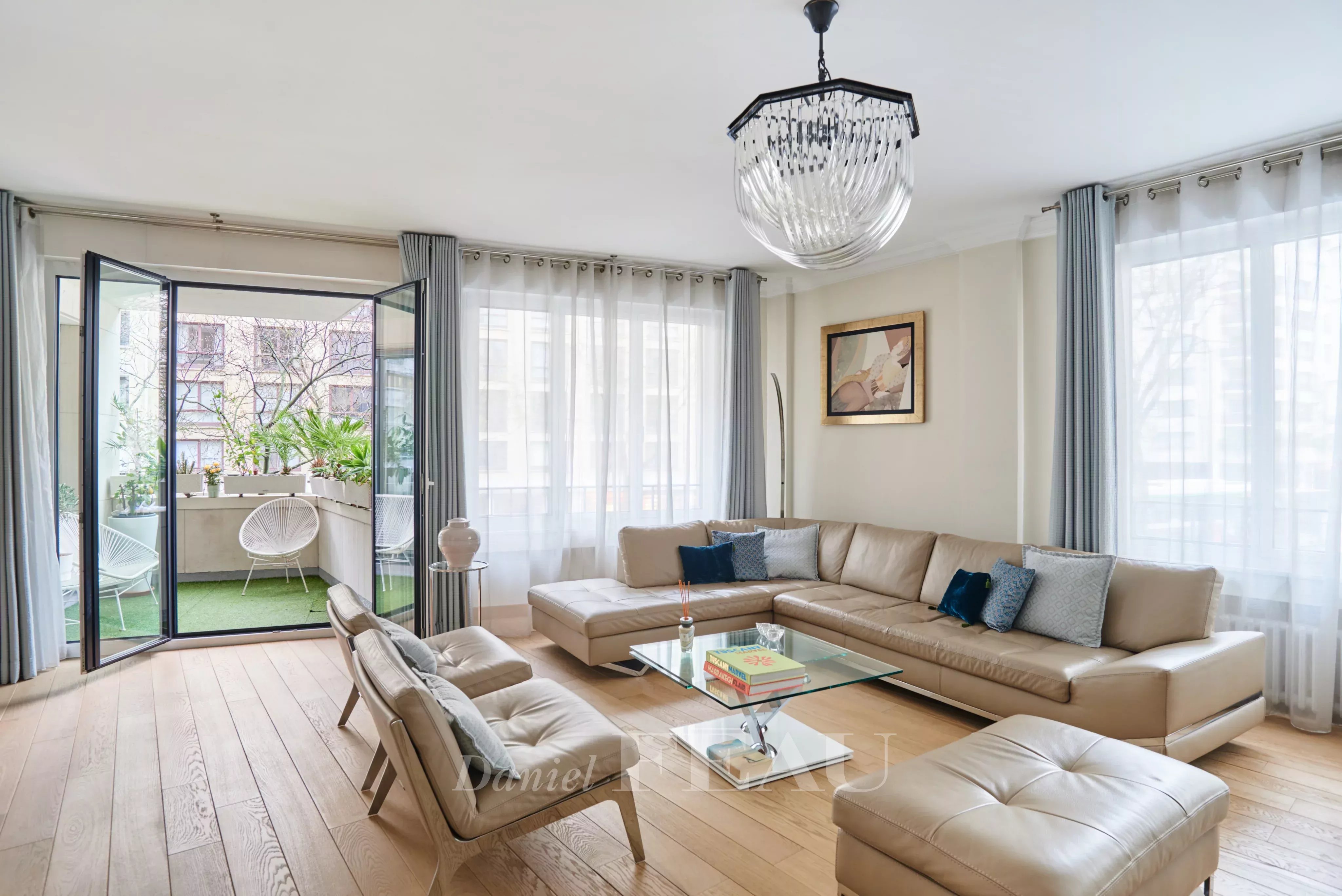 Sale Apartment Paris 16th