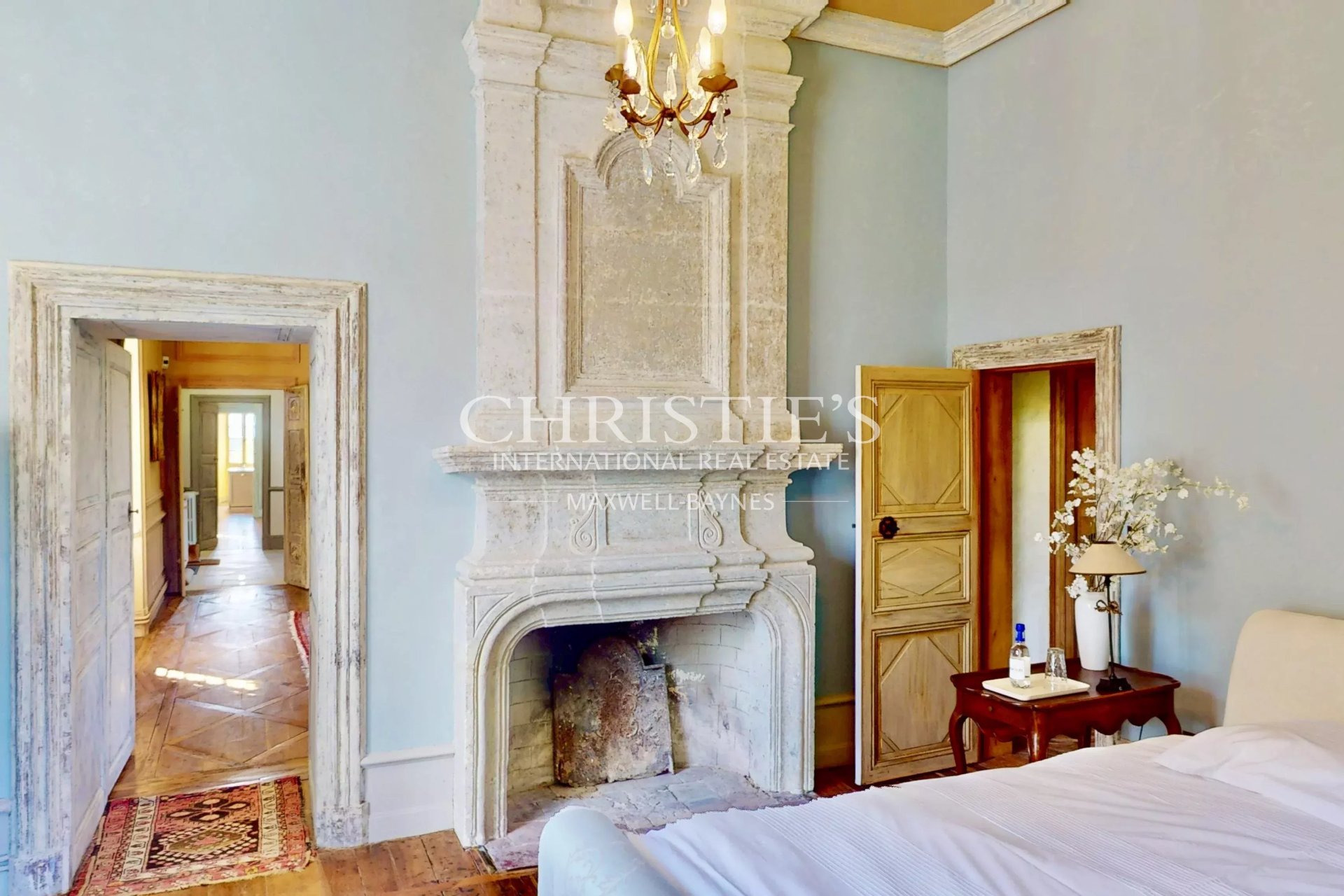 6 Bedroom Chateau's Image 14