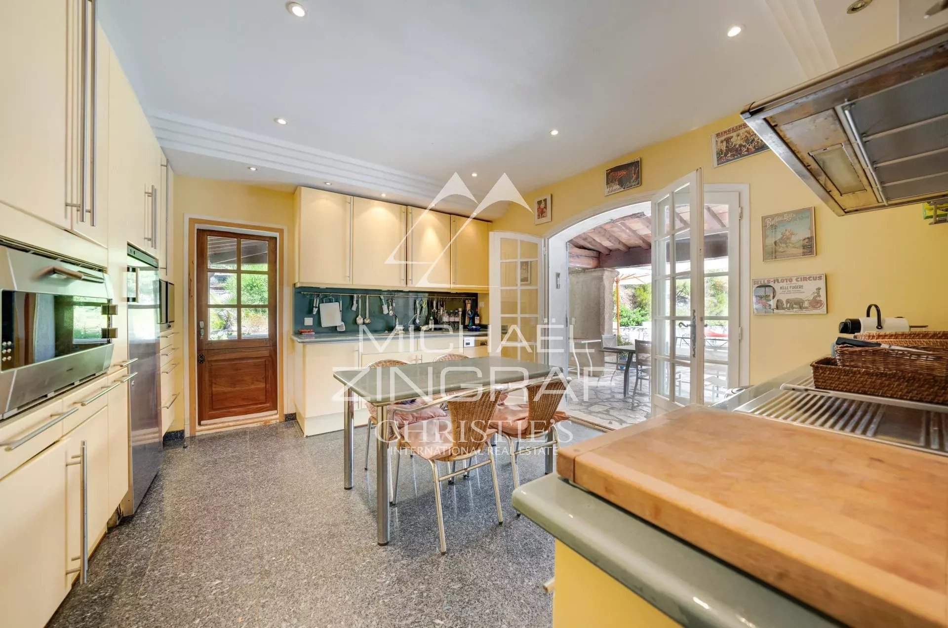 12 Bedroom Villa/Townhouse's Image 7