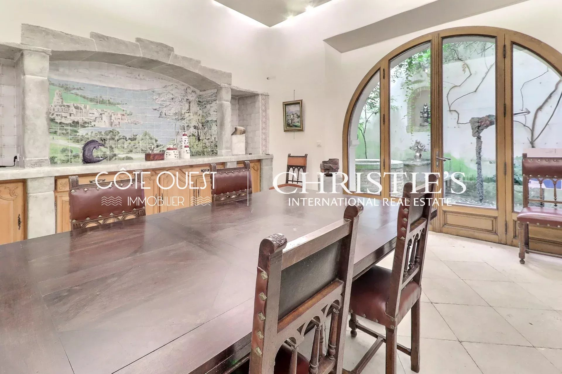 10 Bedroom Villa/Townhouse's Image 5