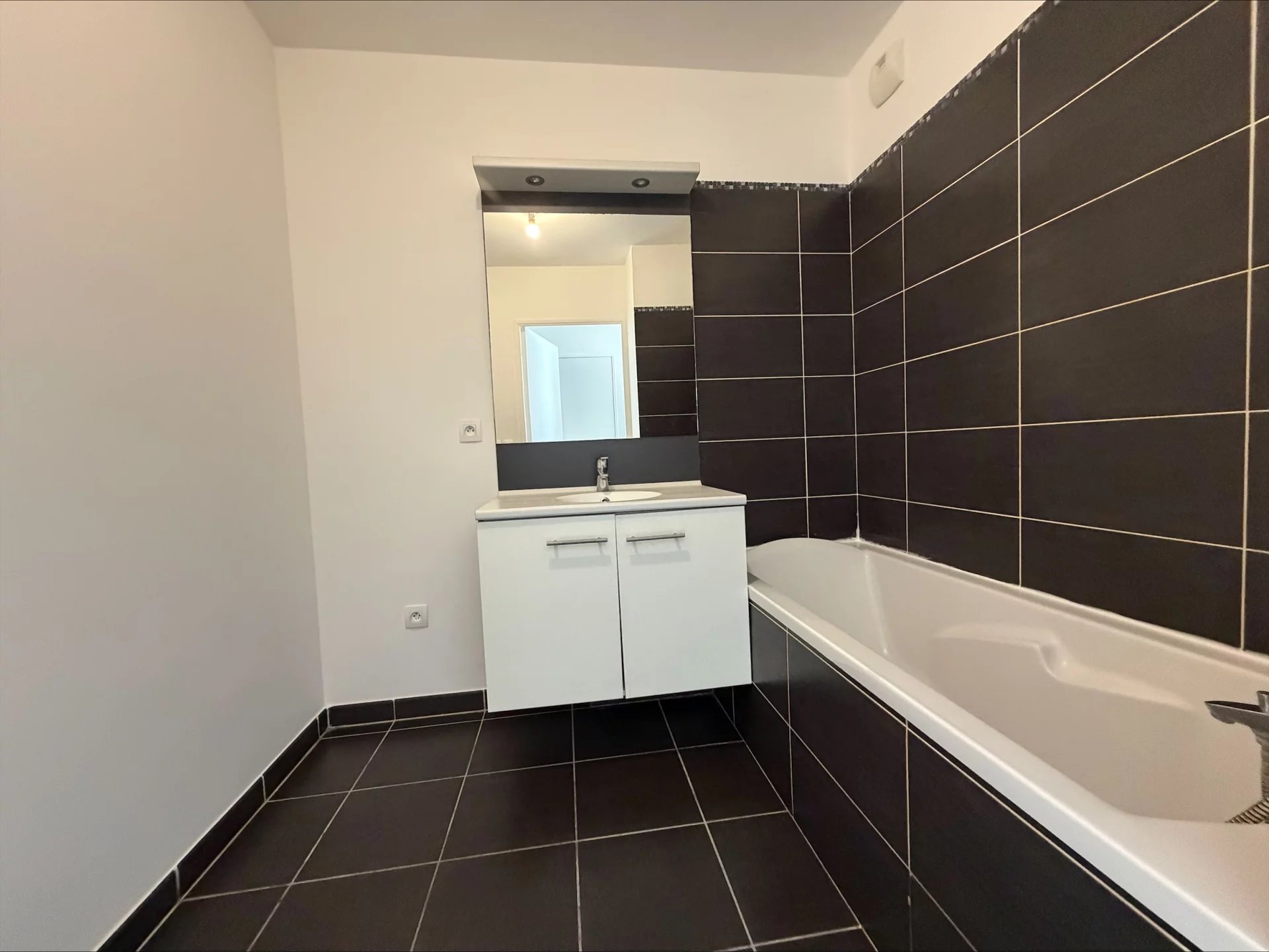 7483207 Location Bron
