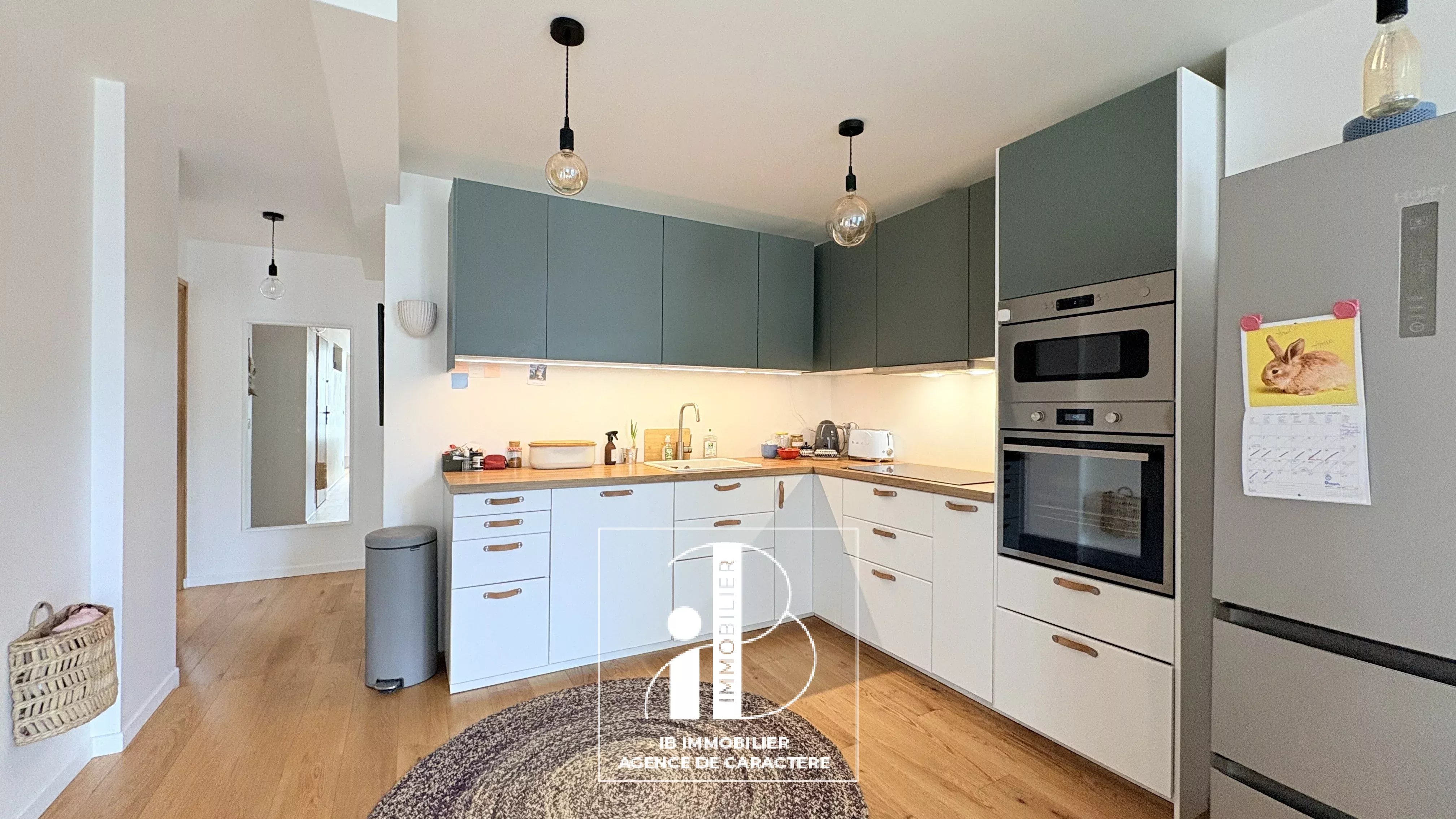 FONTAINEBLEAU COEUR DE VILLE - BEL APPARTEMENT rénové de 88 M²