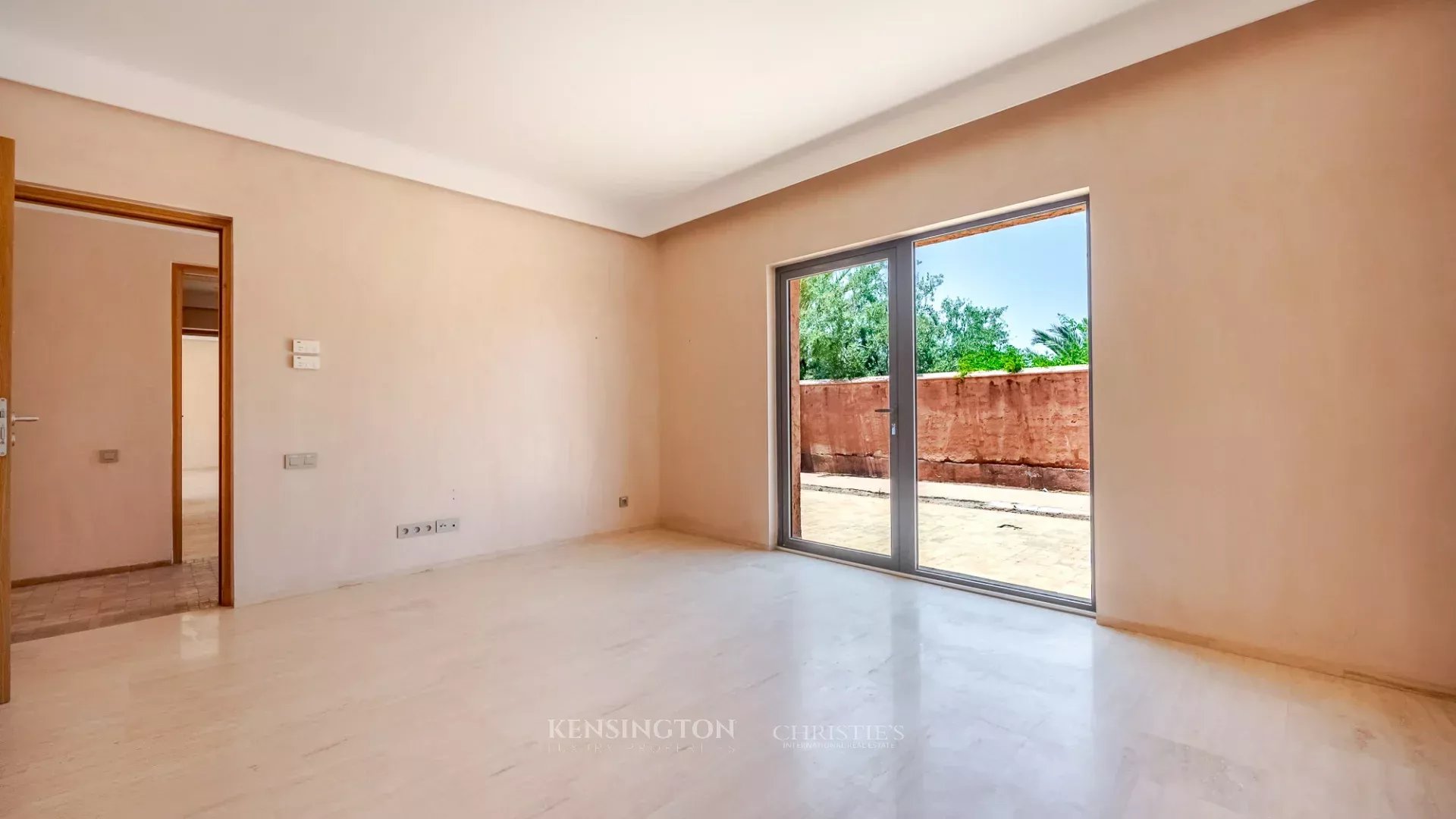 6 Bedroom Villa/Townhouse's Image 6