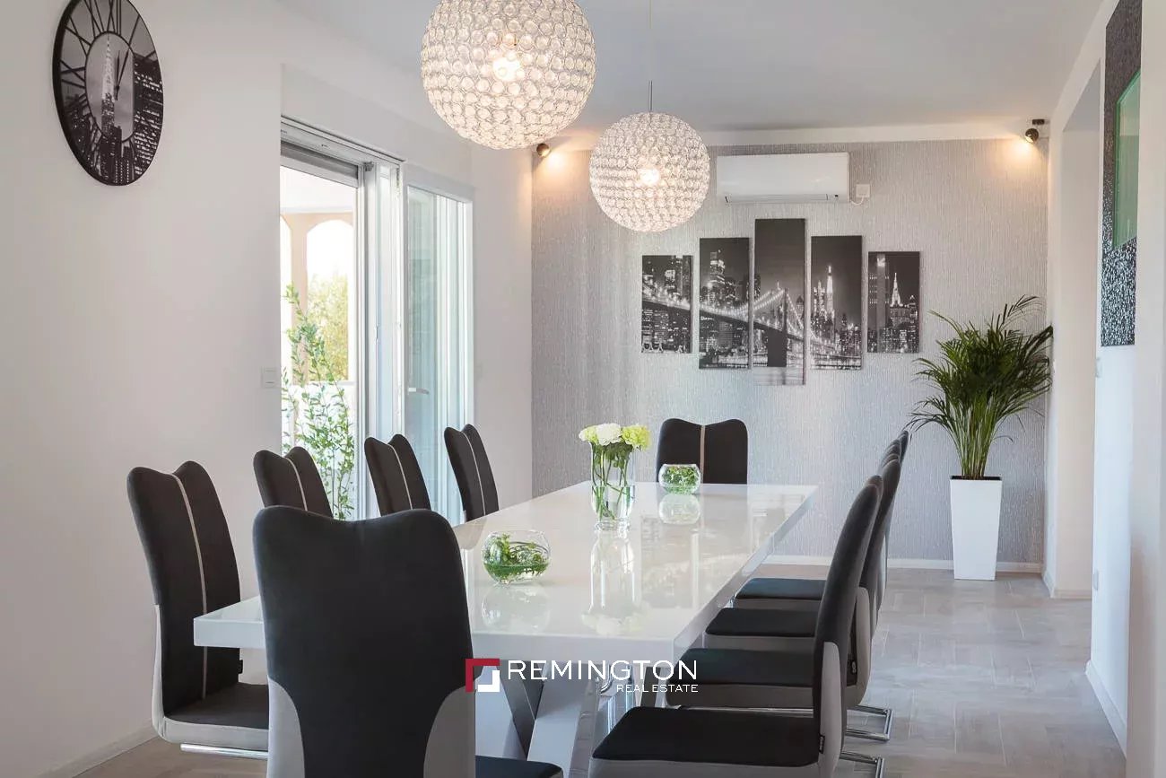 5 Bedroom Villa/Townhouse's Image 25