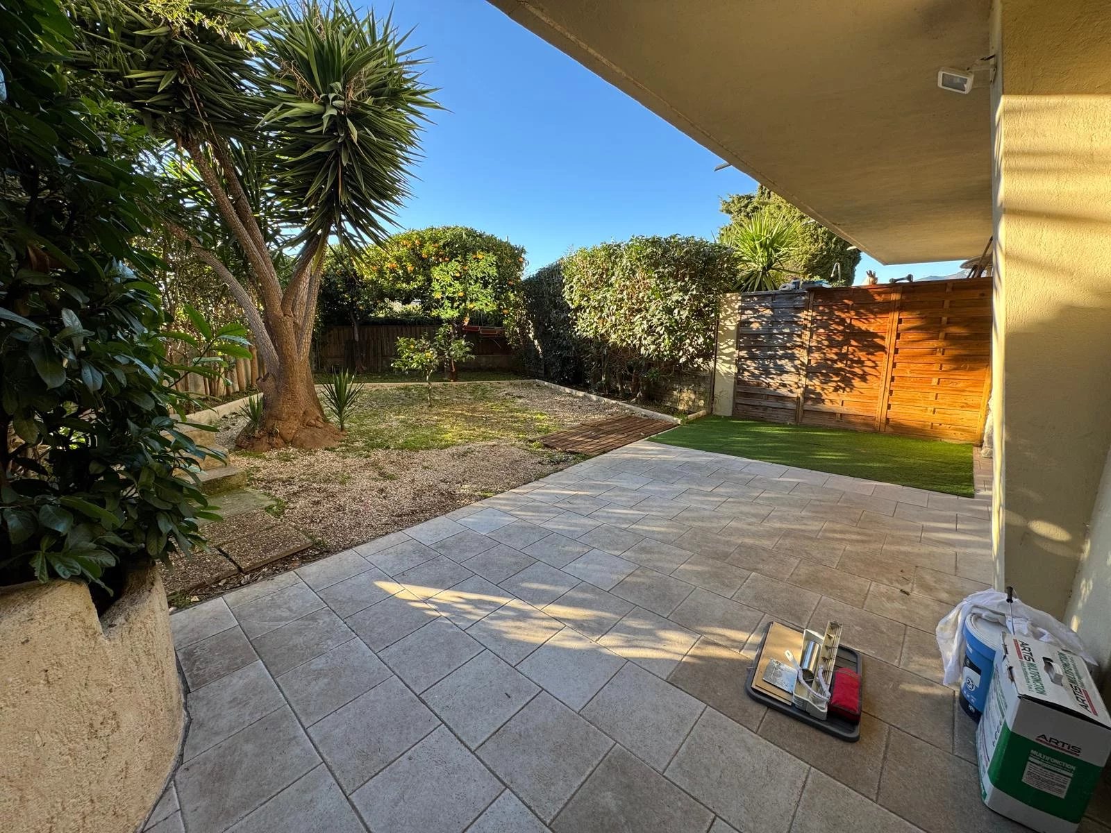 NICE MONT-BORON: Appartement en  rez de jardin - dans villa - calme -  parking