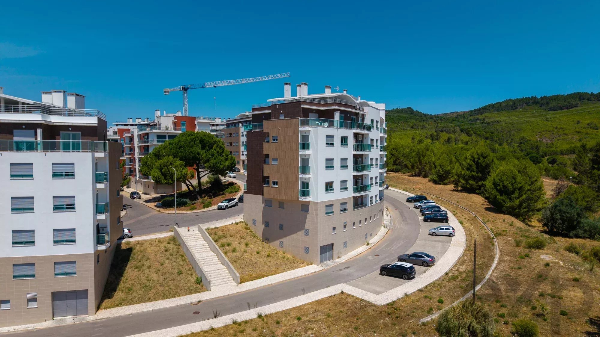 Amazing Two‑Bedroom Apartment with River View and Garage 87152839 image 27