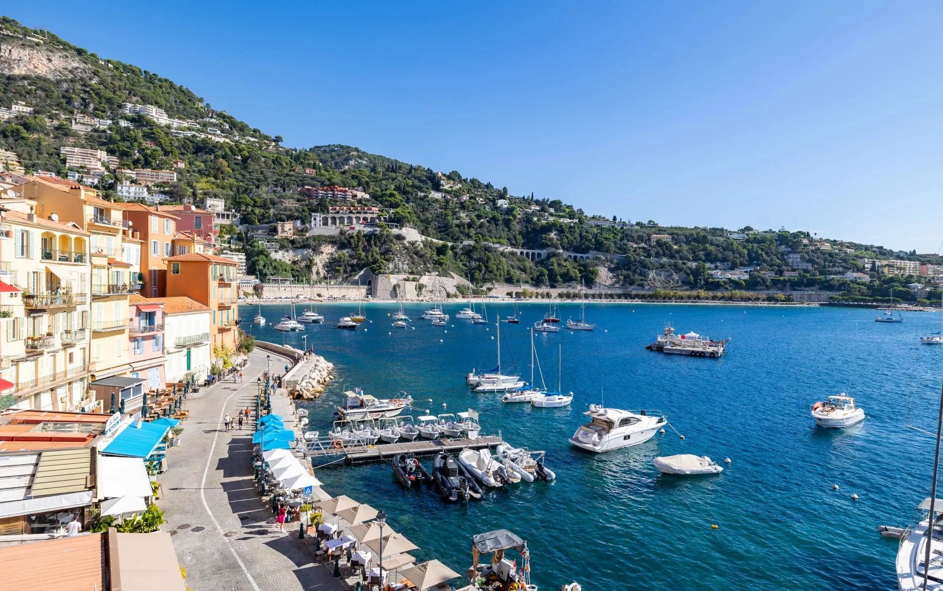 FOR SALE – VILLEFRANCHE-SUR-MER – EXCEPTIONAL SEAFRONT – TOP-FLOOR APARTMENT