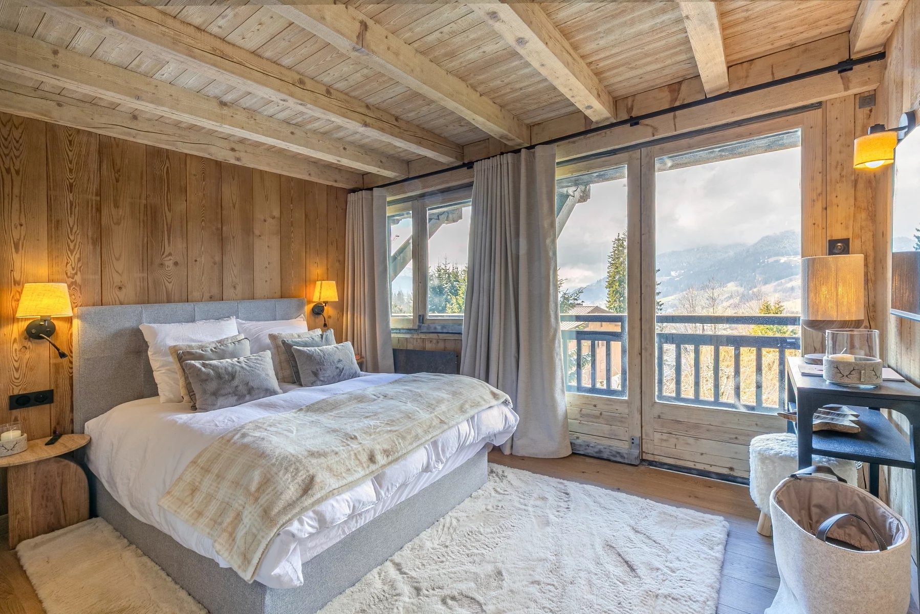 Photo of MEGEVE – Fully-renovated 5-bedroom duplex apartment in Mont d’Arbois