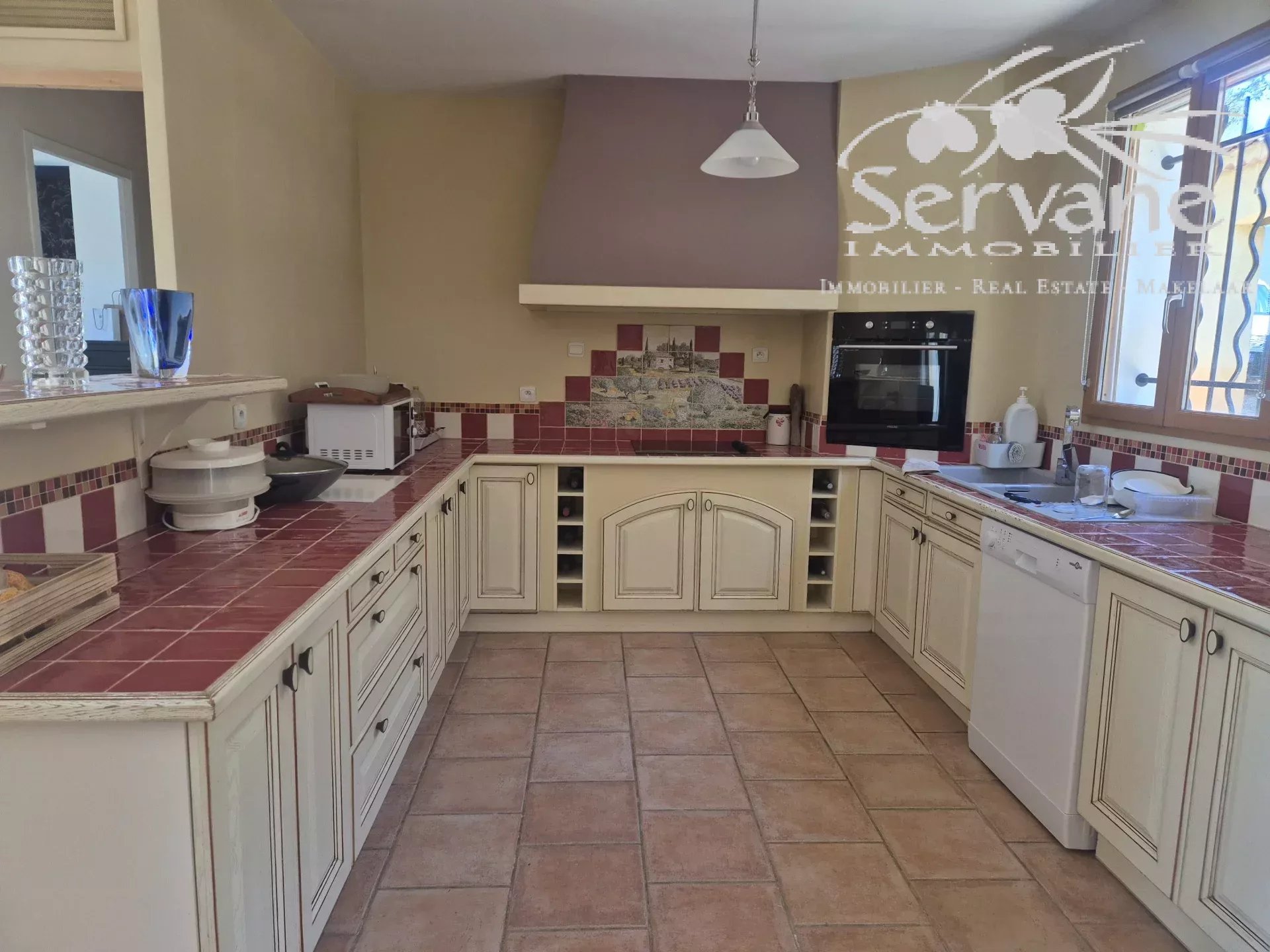 TAVERNES NICE 5 BEDROOMS VILLA IN A PEACEFULL ENVIRONMENT