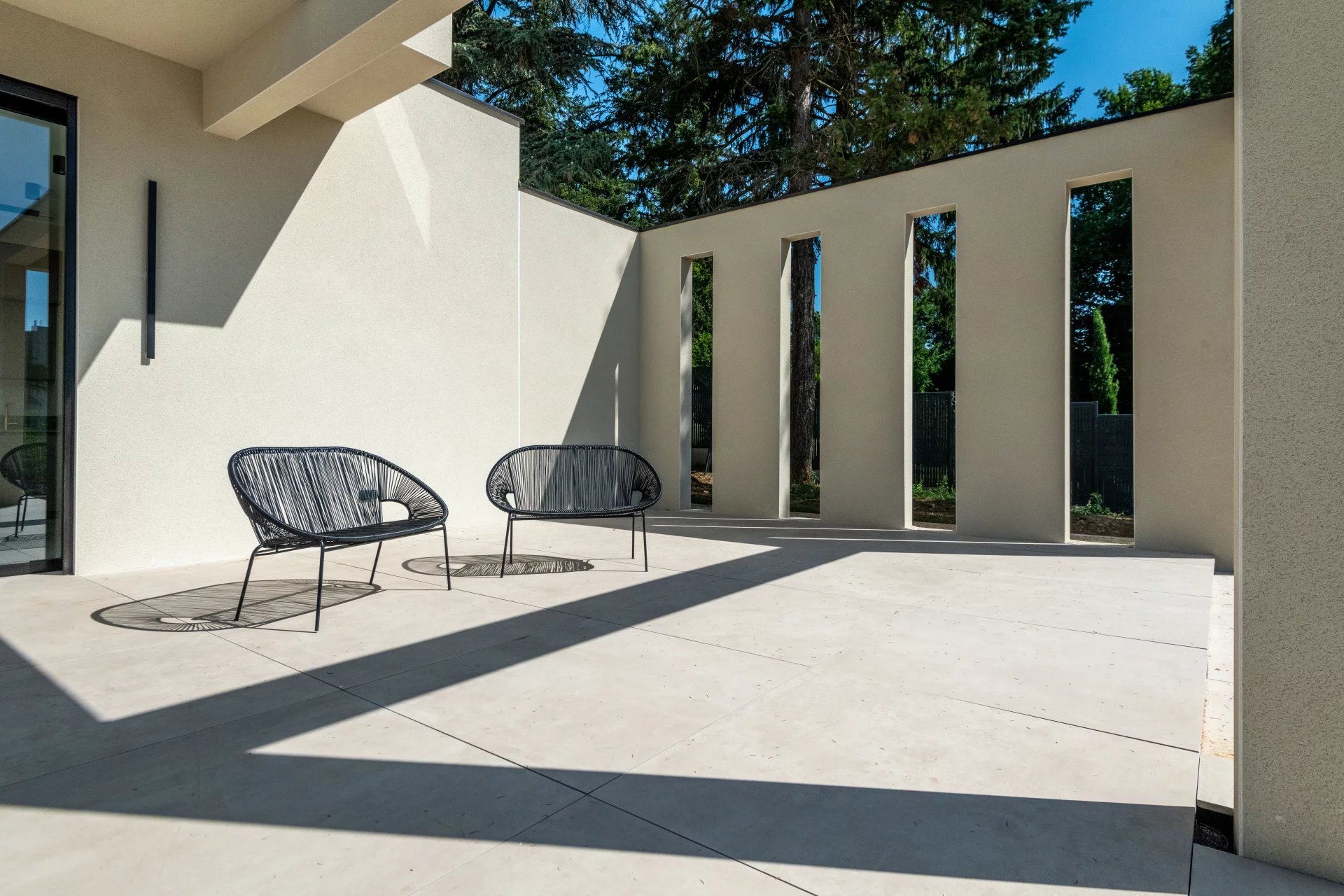 Ecully - Maison contemporaine 240 m² environ - 7 pièces - Terrain de 1270m² - picture 3