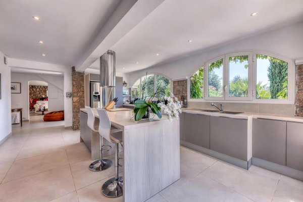 Luxury Provencal Villa in Théoule-sur-Mer with Sea Views & Pool — photo 6