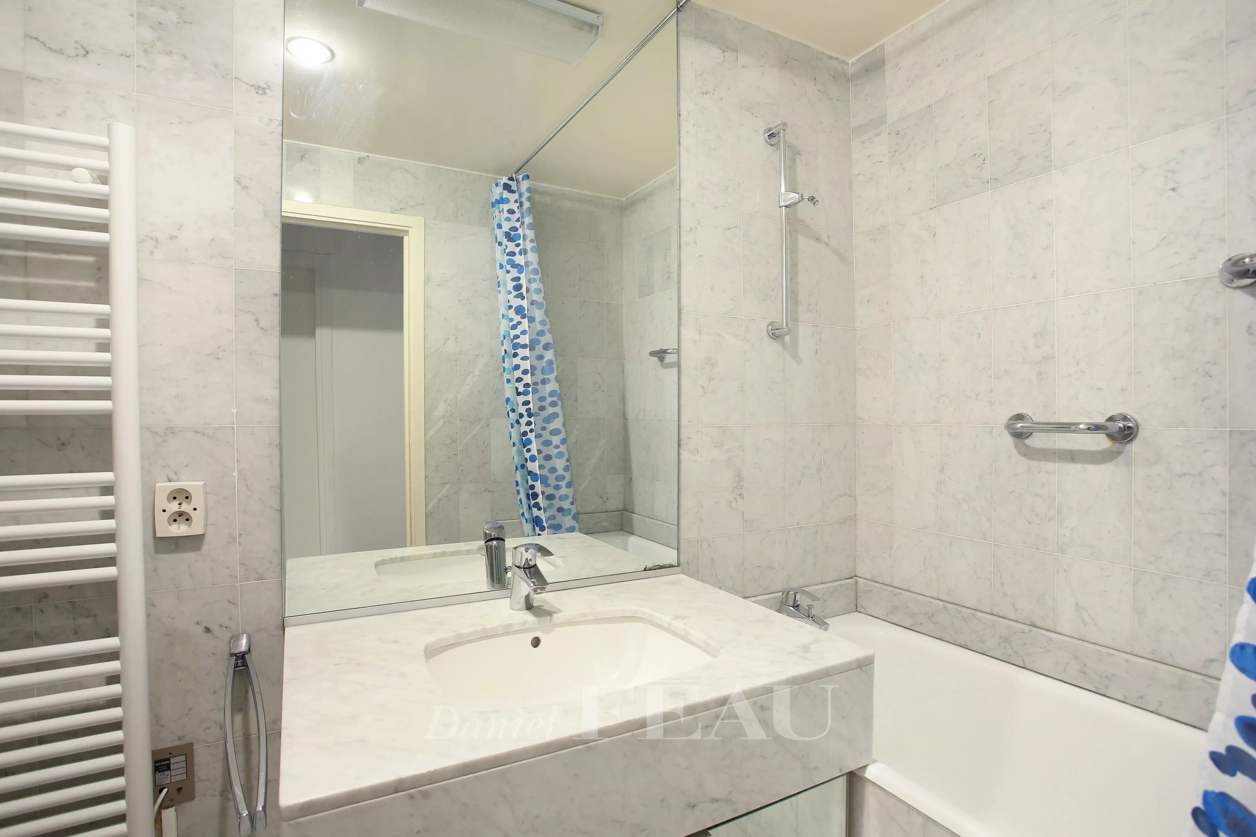 Première salle de bains