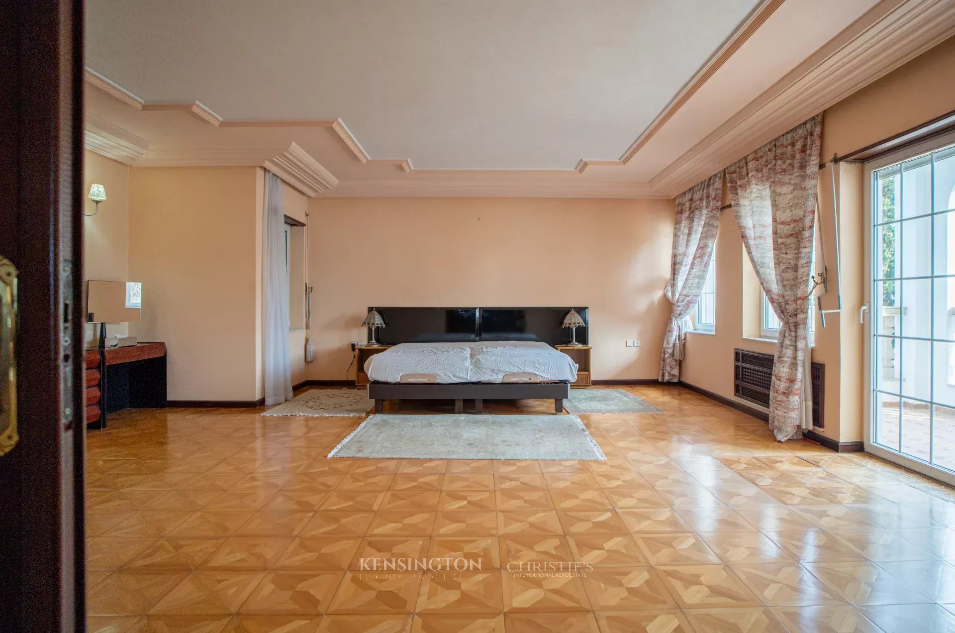 7 Bedroom Villa/Townhouse's Image 20