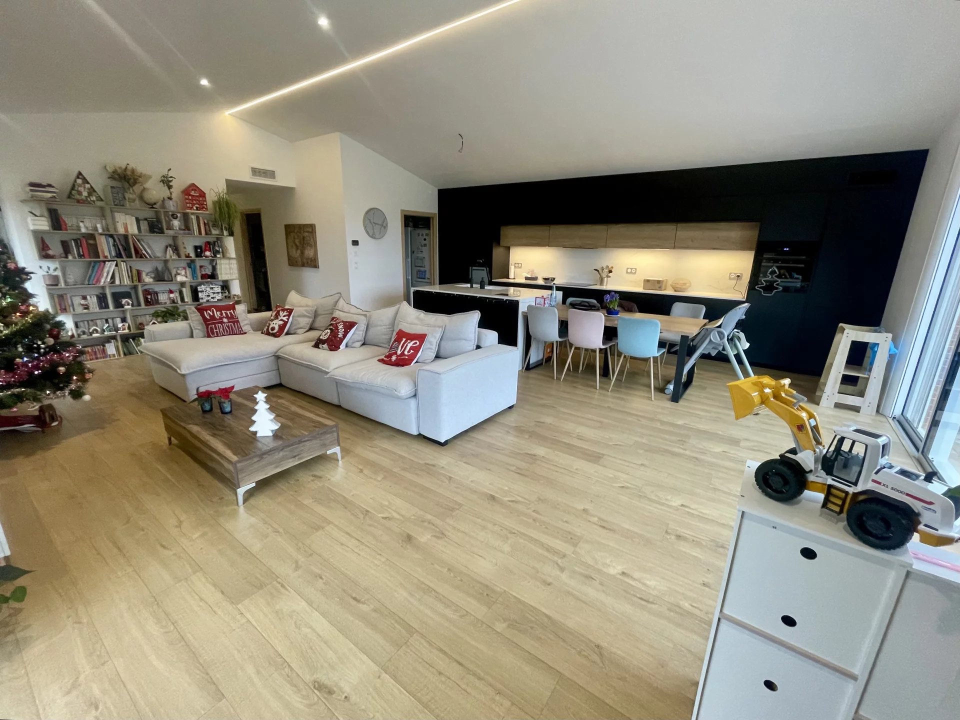 VILLA F4 NYLS 150 M² SUR PARCELLE DE 33 010 M2