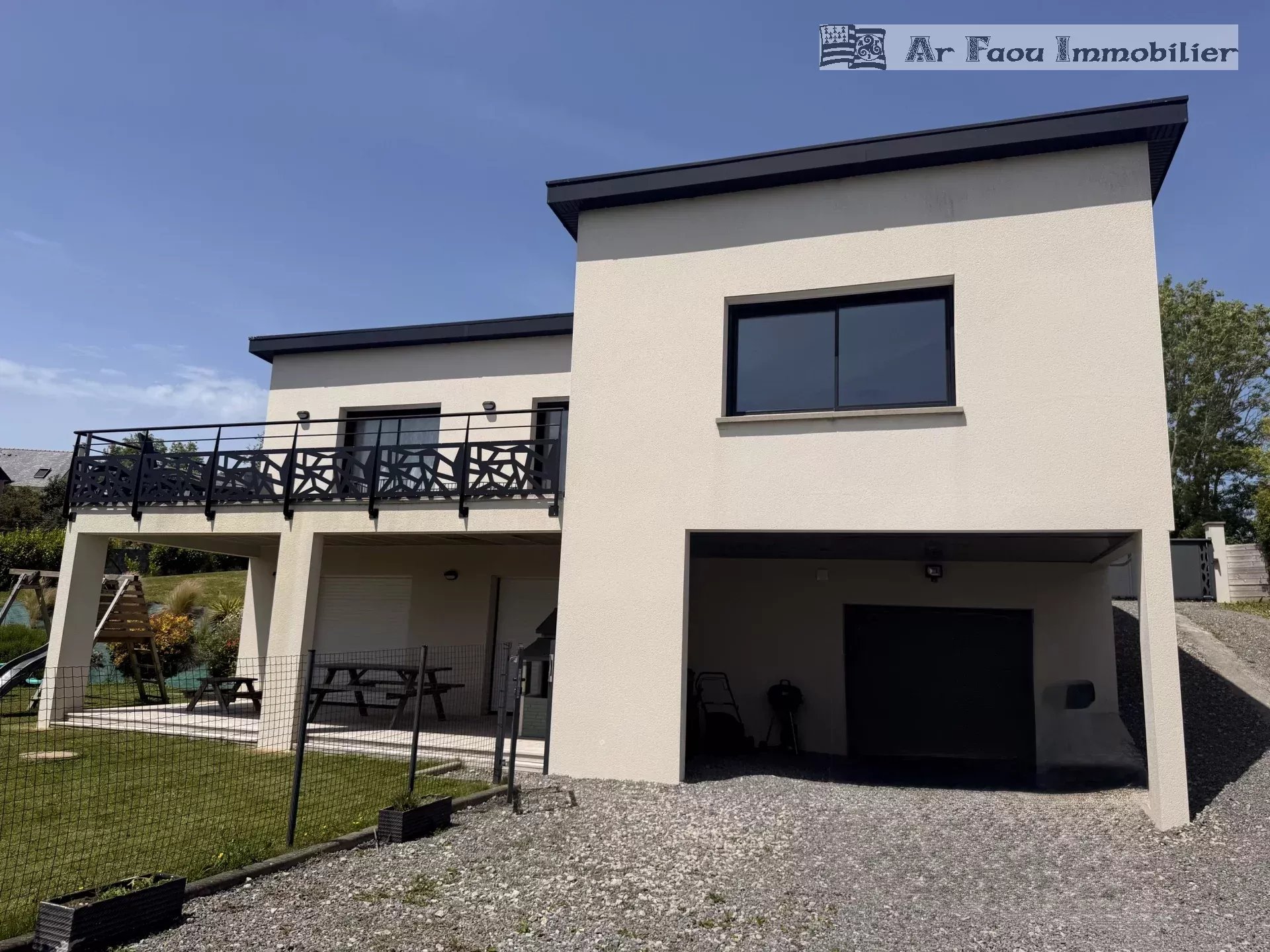 Rosnoën, Belle contemporaine T7 avec vue dégagée
