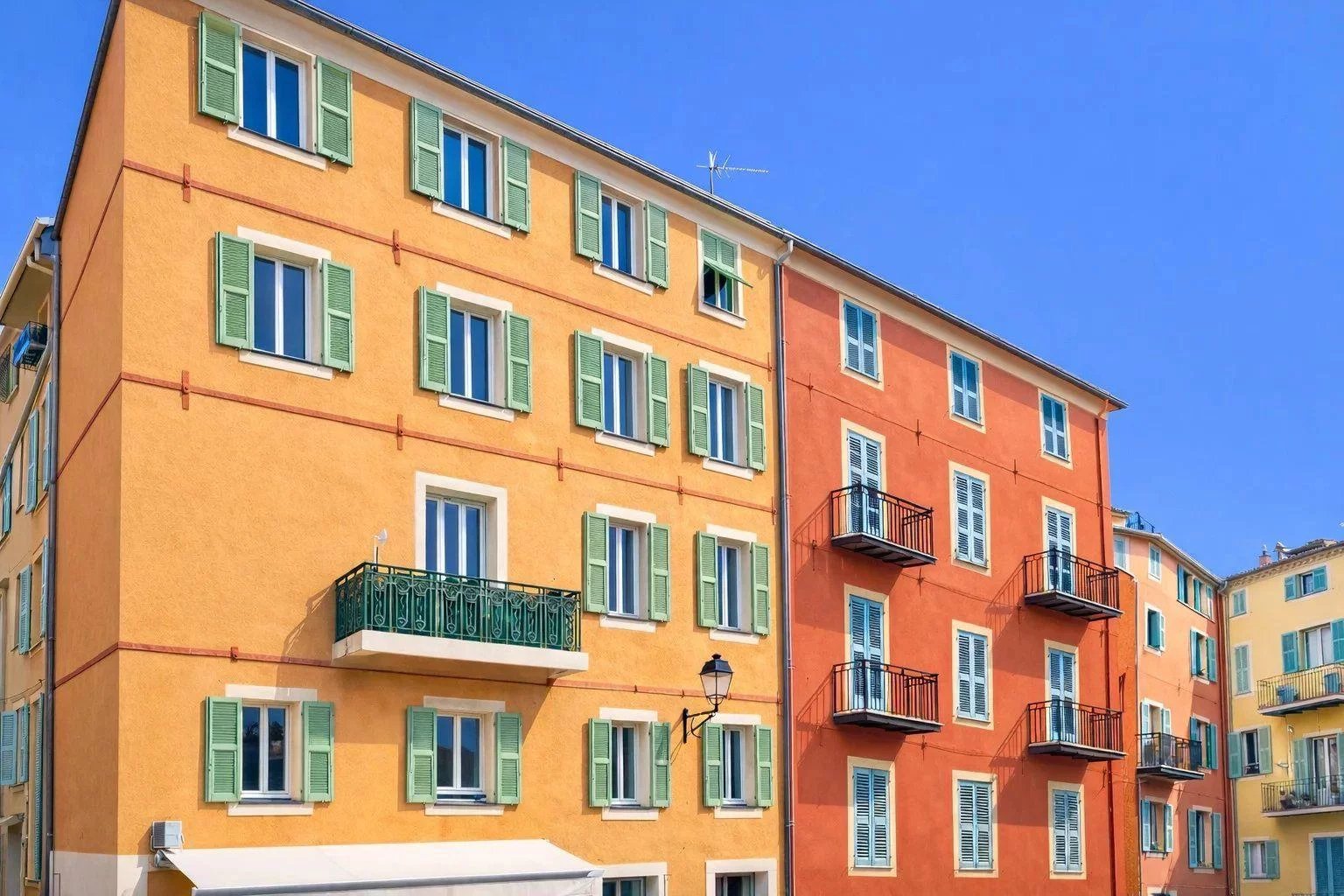 VILLEFRANCHE-SUR-MER, CHARMING 3-ROOM APARTMENT, SEA OVERVIEW, TWO STEPS FROM THE BEACH