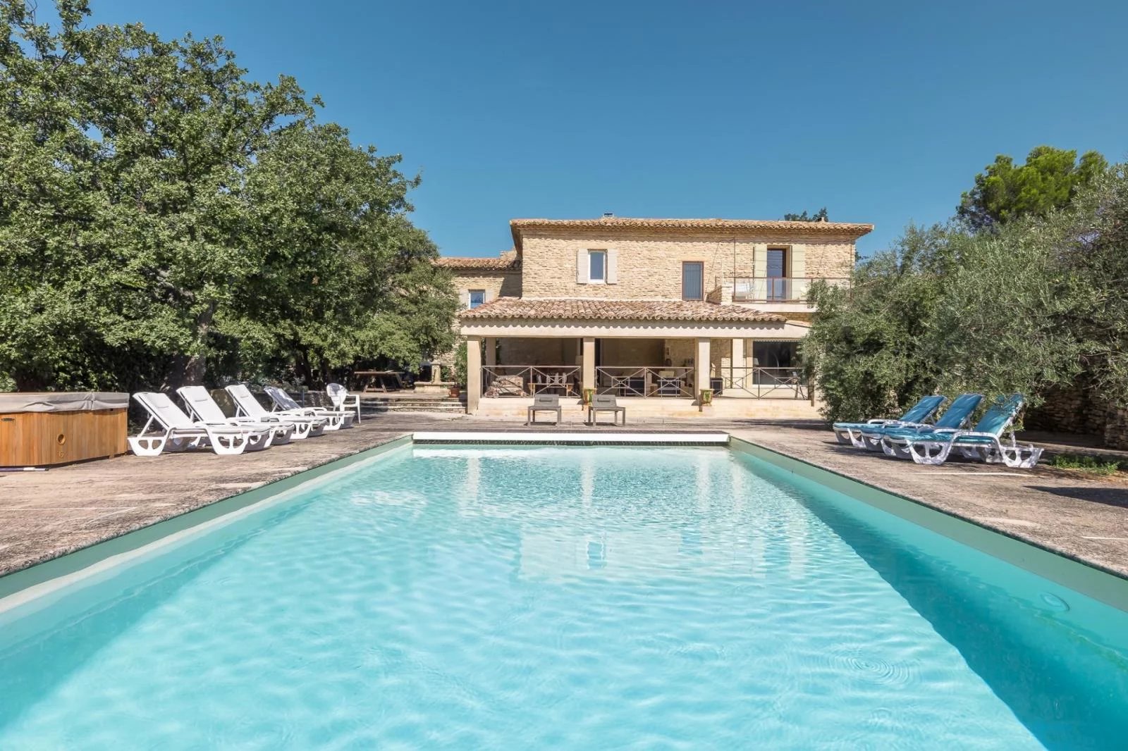 Magnificent property with view in Bonnieux