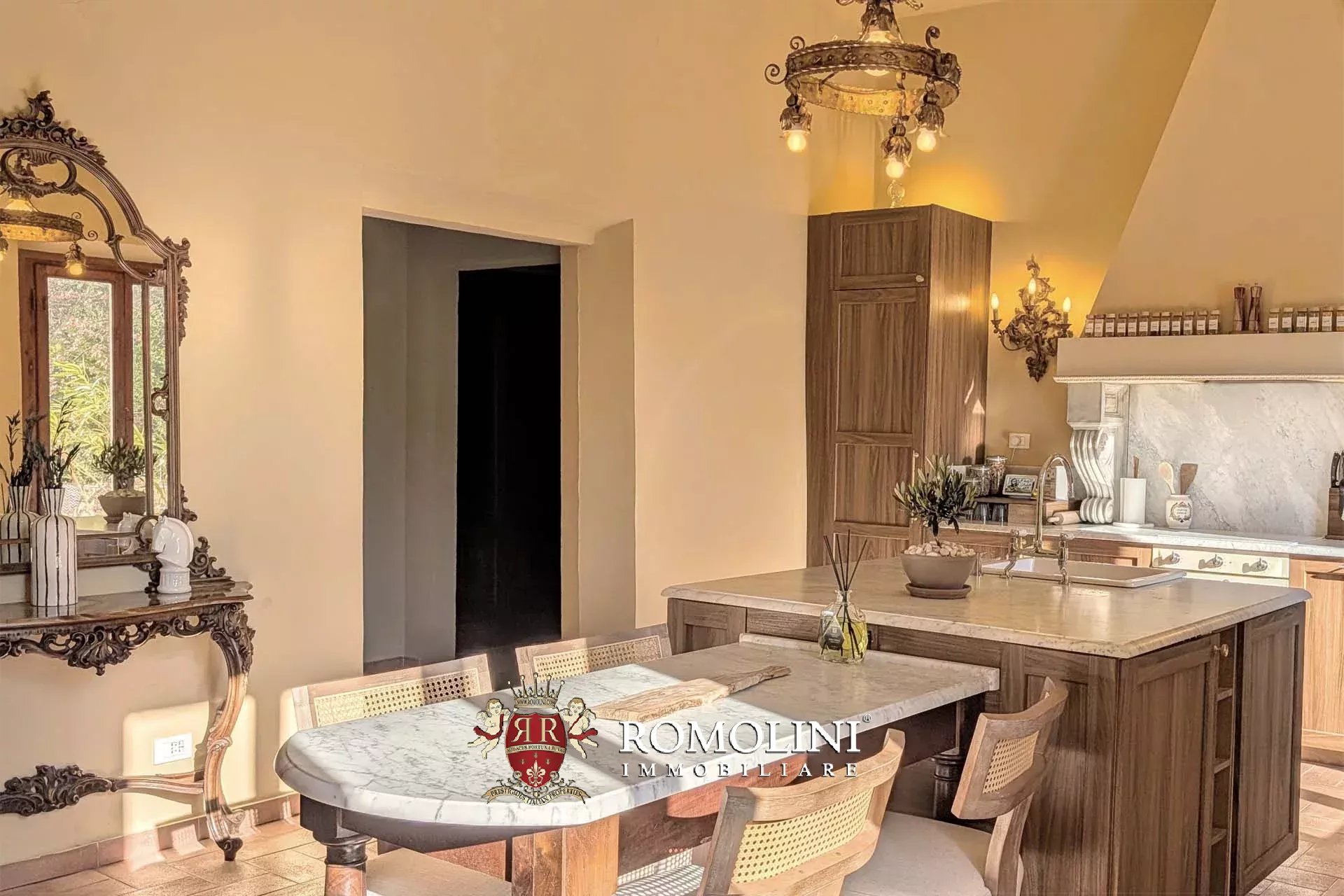 6 Bedroom Villa/Townhouse's Image 10