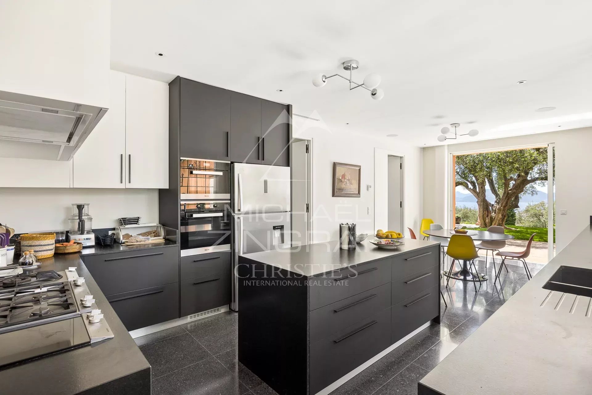 11 Bedroom Villa/Townhouse's Image 4