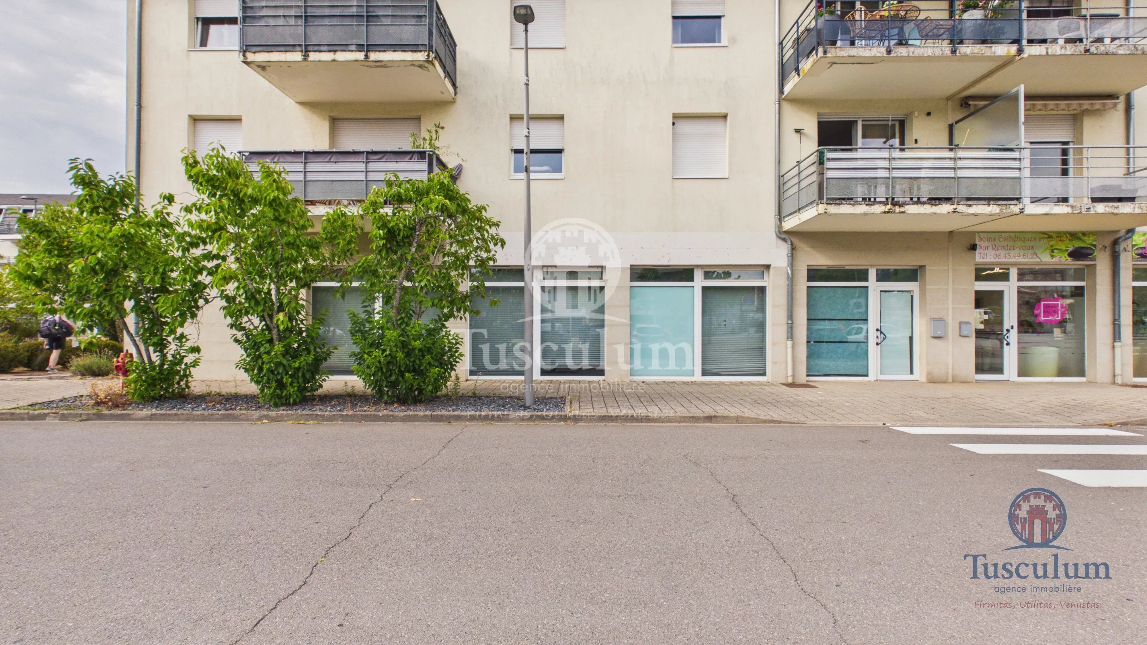 A LOUER - LOCAL COMMERCIAL 153M² AUDUN LE TICHE