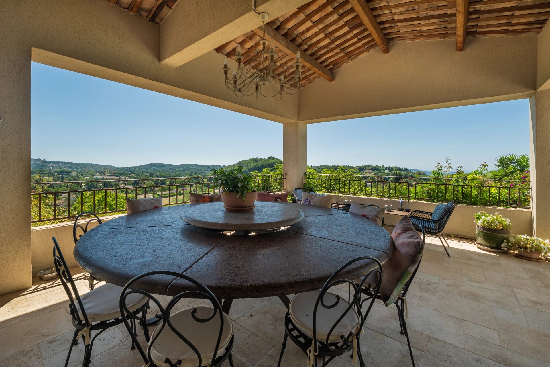 Luxurious 7br villa with panoramic views for a large family