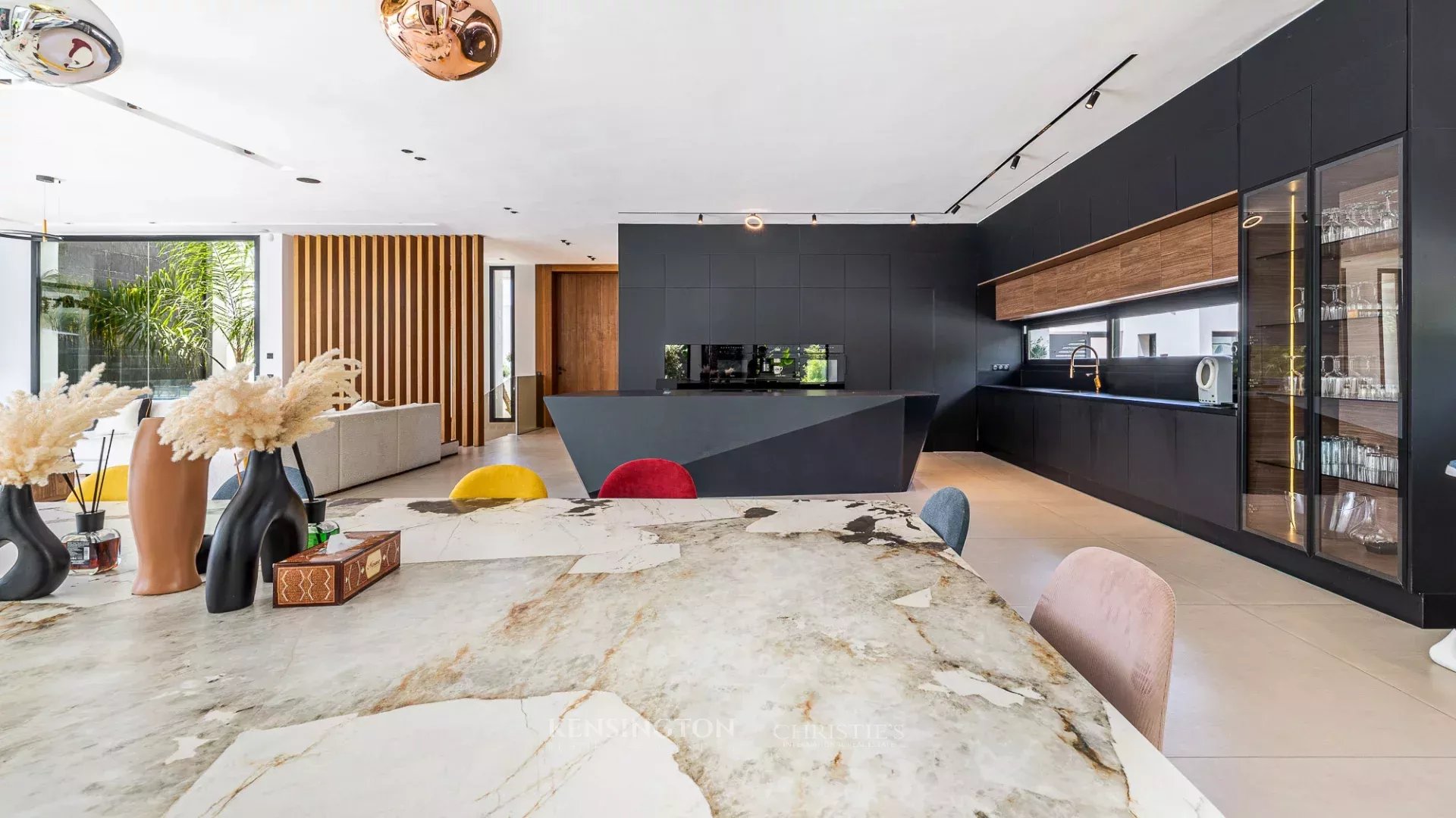8 Bedroom Villa/Townhouse's Image 37