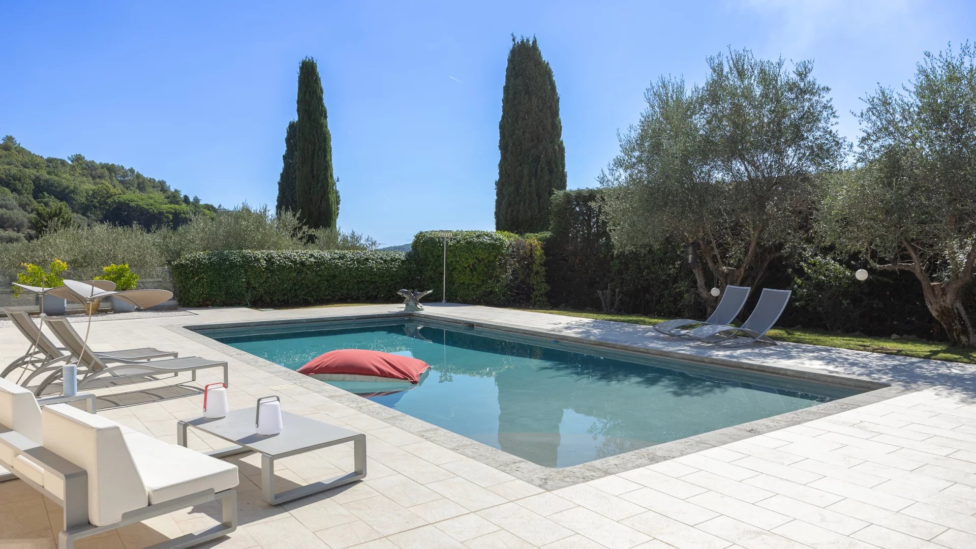 Villa avec piscine à Grasse, à 5 minutes d'Opio – 340 m² – Terrain de 5 000 m²