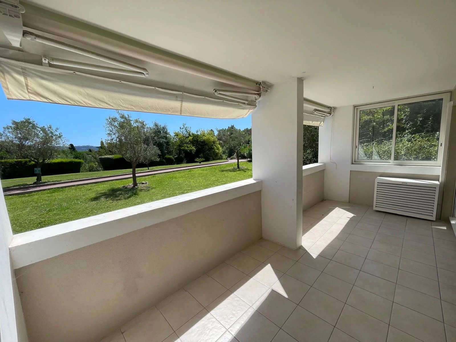  Cannes appartamento trilocale in vendita in residenza con piscine