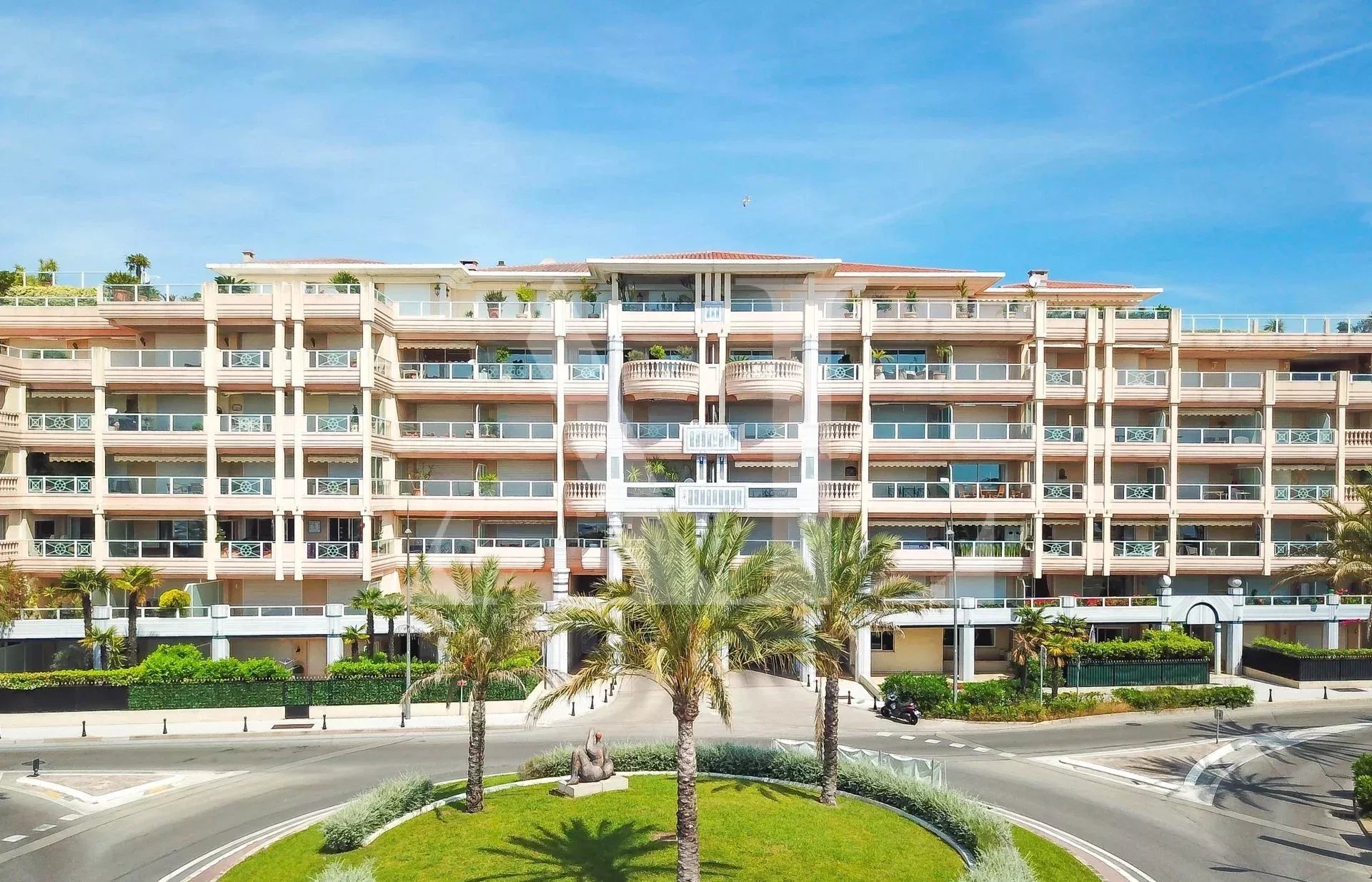 PALAIS NAPOLEON - 4 ROOMS APARTMENT SEA VIEW