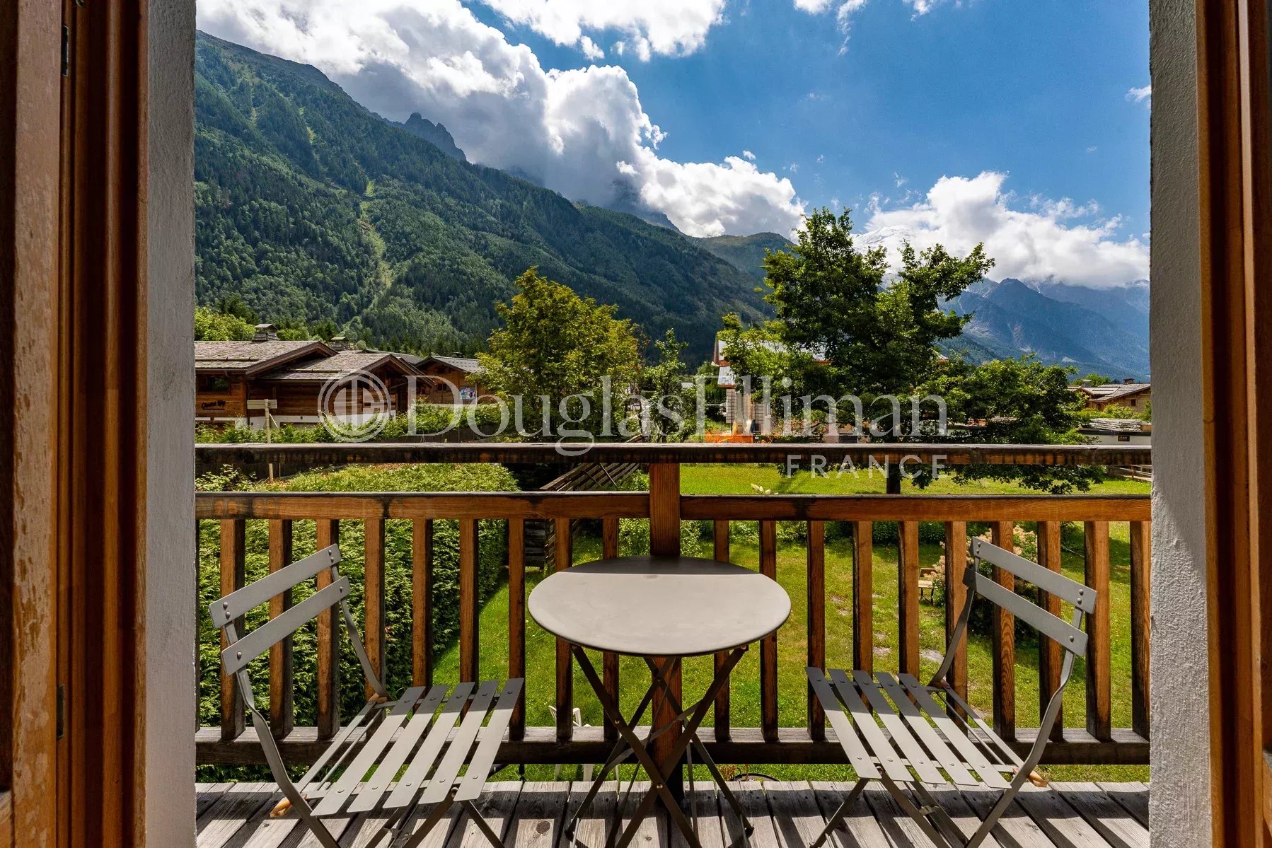 CHAMONIX – A stylish 3-bedroom apartment - Picture n°2
