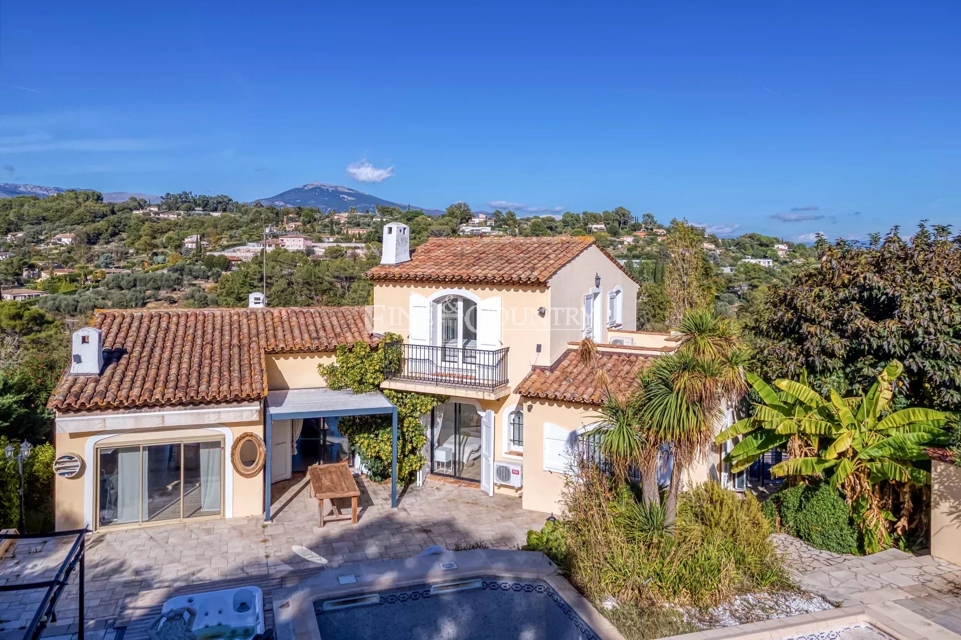 Photo of For sale  Villa in Valbonne - Panoramic view