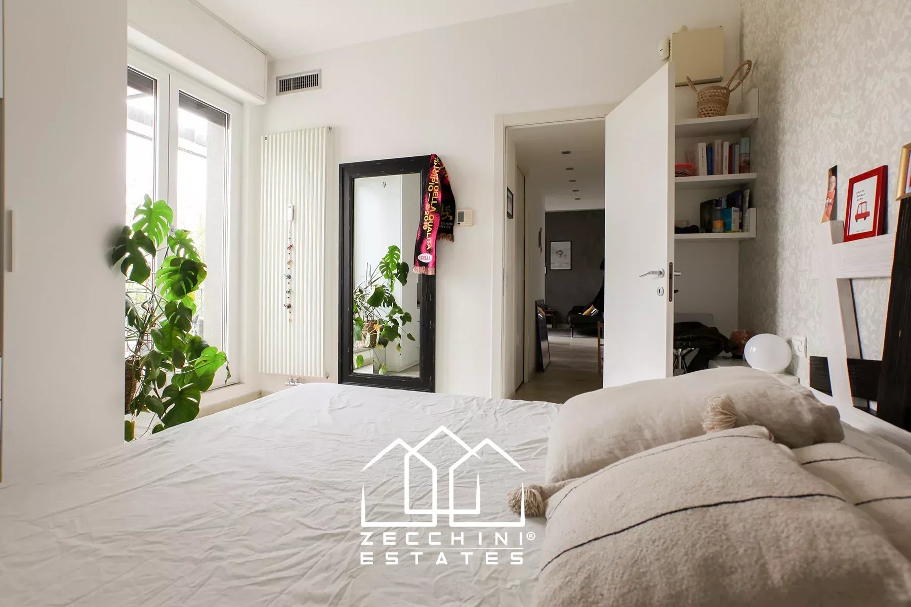 Pleasant one-bedroom with large terrace.